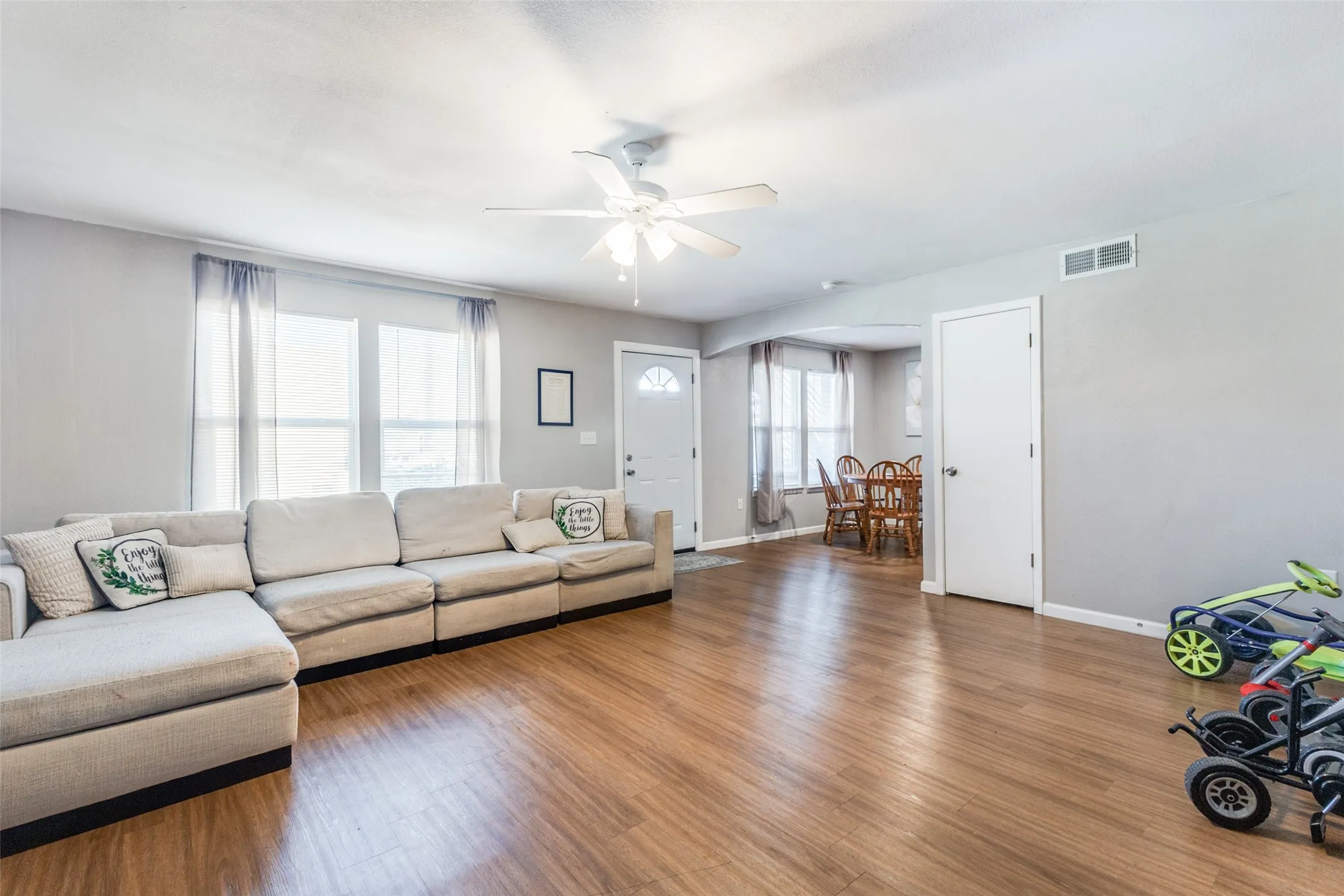 Quadruplex For Sale in Dallas County , 315 N Merrill Avenue, Duncanville, Texas 75116, 9 Bedrooms, 5 Bathrooms, 4 Garage spaces, 0 Sqft, built in 1955, Preowned, Price $625,000, mls#21157933, Real Estate Agent in Duncanville, Homes For Sale in Dallas county, Homes For Sale in Duncanville, Realtor in Duncanville Texas, Real Estate Brokerage Independent Realty Texas, Luminita Cordes Realtor