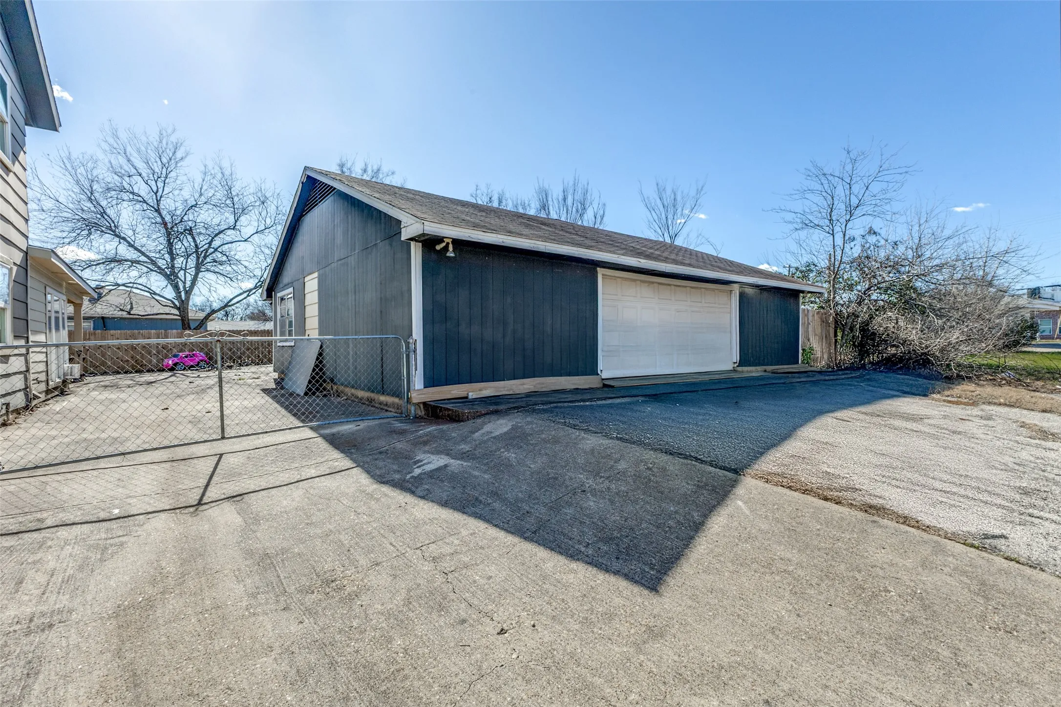 Quadruplex For Sale in Dallas County , 315 N Merrill Avenue, Duncanville, Texas 75116, 9 Bedrooms, 5 Bathrooms, 4 Garage spaces, 0 Sqft, built in 1955, Preowned, Price $625,000, mls#21157933, Real Estate Agent in Duncanville, Homes For Sale in Dallas county, Homes For Sale in Duncanville, Realtor in Duncanville Texas, Real Estate Brokerage Independent Realty Texas, Luminita Cordes Realtor