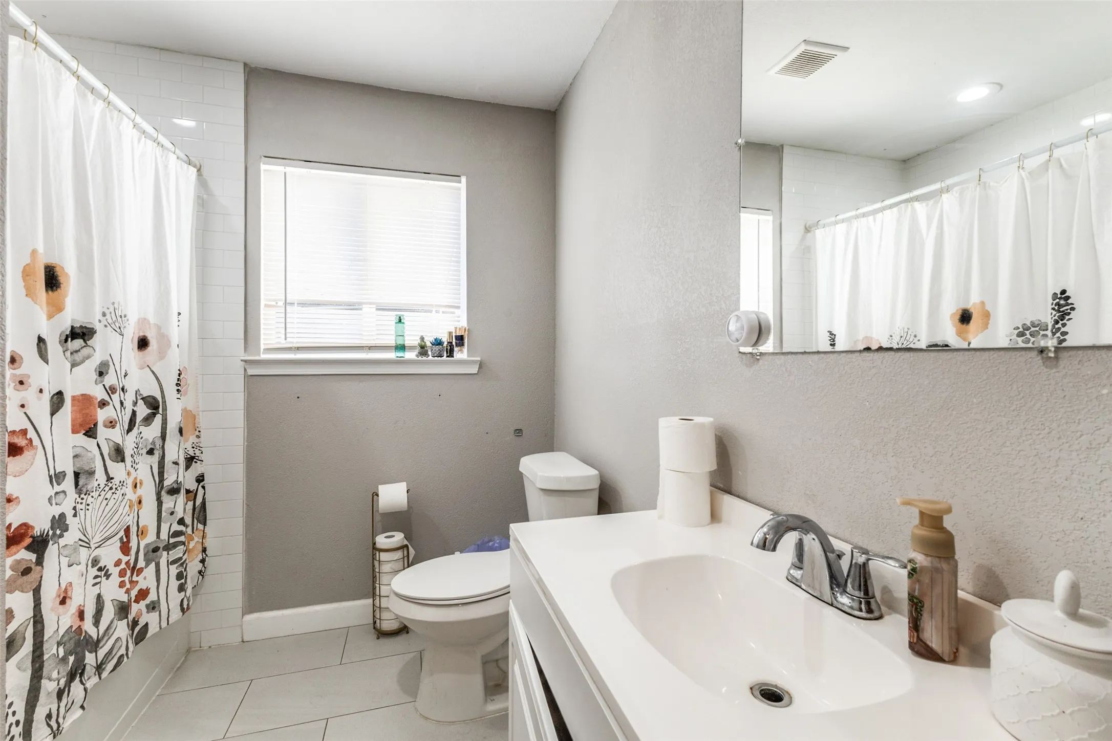 Quadruplex For Sale in Dallas County , 315 N Merrill Avenue, Duncanville, Texas 75116, 9 Bedrooms, 5 Bathrooms, 4 Garage spaces, 0 Sqft, built in 1955, Preowned, Price $625,000, mls#21157933, Real Estate Agent in Duncanville, Homes For Sale in Dallas county, Homes For Sale in Duncanville, Realtor in Duncanville Texas, Real Estate Brokerage Independent Realty Texas, Luminita Cordes Realtor