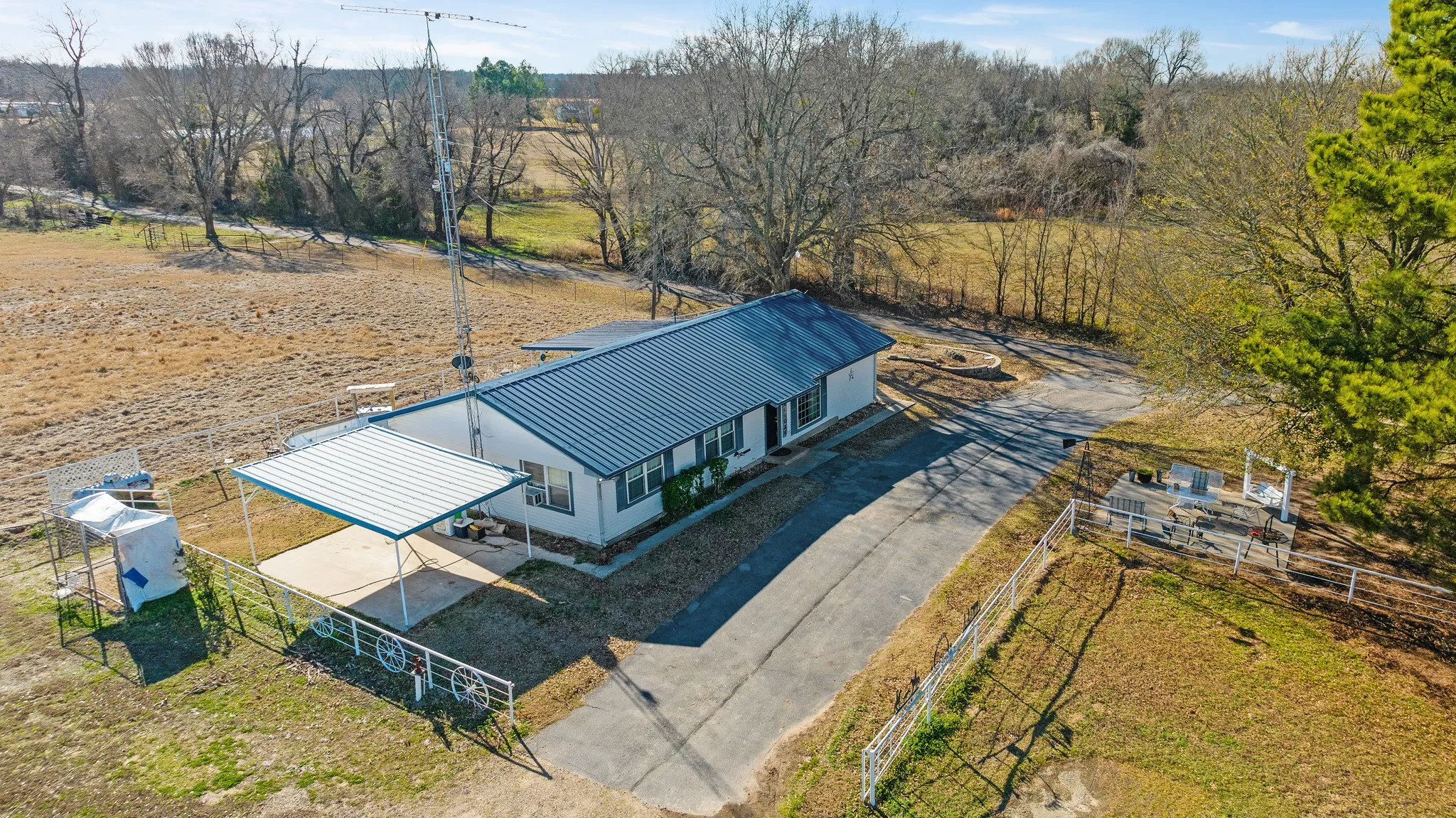 Single Family Residence For Sale in Lamar County , 4060 CR 36220, Sumner, Texas 75486, 2 Bedroom, 1 Bathroom, Garage spaces, 9,999 Sqft, built in 0, Preowned, mls#21155310, Real Estate Agent in Sumner, Homes For Sale in Lamar county, Homes For Sale in Sumner, Realtor in Sumner Texas, Real Estate Brokerage Independent Realty Texas, Luminita Cordes Realtor