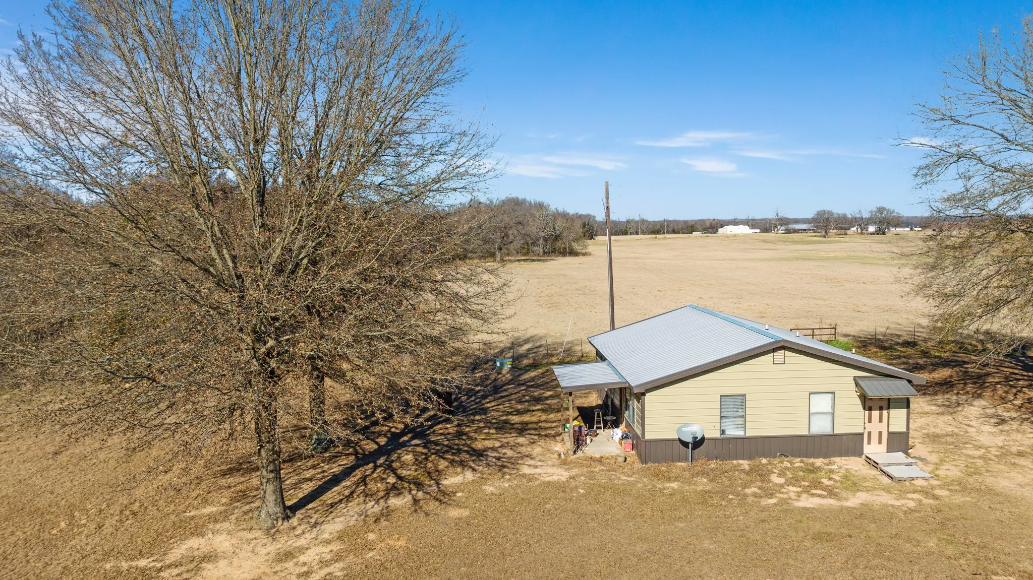 Single Family Residence For Sale in Lamar County , 4060 CR 36220, Sumner, Texas 75486, 2 Bedroom, 1 Bathroom, Garage spaces, 9,999 Sqft, built in 0, Preowned, mls#21155310, Real Estate Agent in Sumner, Homes For Sale in Lamar county, Homes For Sale in Sumner, Realtor in Sumner Texas, Real Estate Brokerage Independent Realty Texas, Luminita Cordes Realtor
