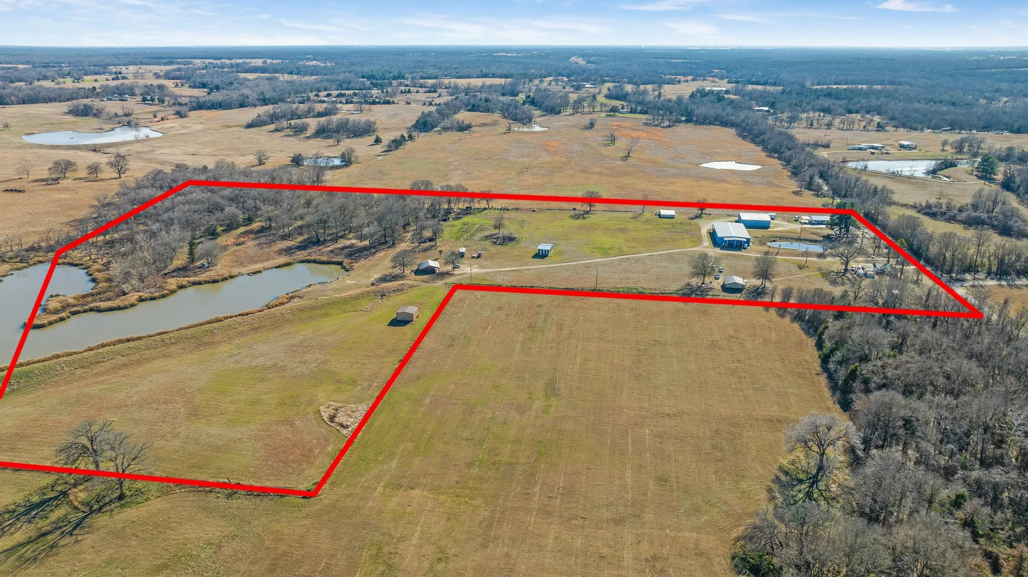 Single Family Residence For Sale in Lamar County , 4060 CR 36220, Sumner, Texas 75486, 2 Bedroom, 1 Bathroom, Garage spaces, 9,999 Sqft, built in 0, Preowned, mls#21155310, Real Estate Agent in Sumner, Homes For Sale in Lamar county, Homes For Sale in Sumner, Realtor in Sumner Texas, Real Estate Brokerage Independent Realty Texas, Luminita Cordes Realtor