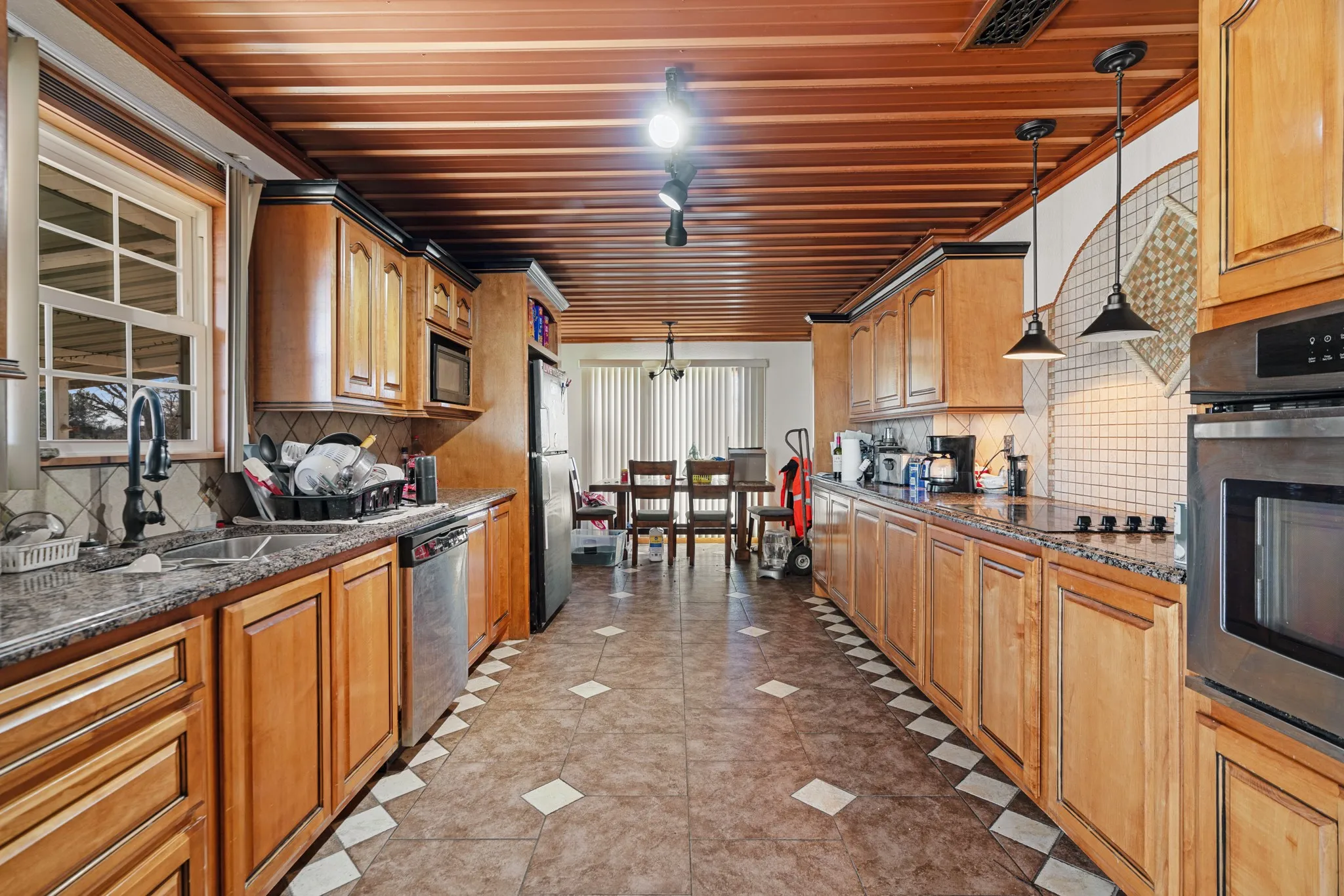 Single Family Residence For Sale in Lamar County , 4060 CR 36220, Sumner, Texas 75486, 2 Bedroom, 1 Bathroom, Garage spaces, 9,999 Sqft, built in 0, Preowned, mls#21155310, Real Estate Agent in Sumner, Homes For Sale in Lamar county, Homes For Sale in Sumner, Realtor in Sumner Texas, Real Estate Brokerage Independent Realty Texas, Luminita Cordes Realtor
