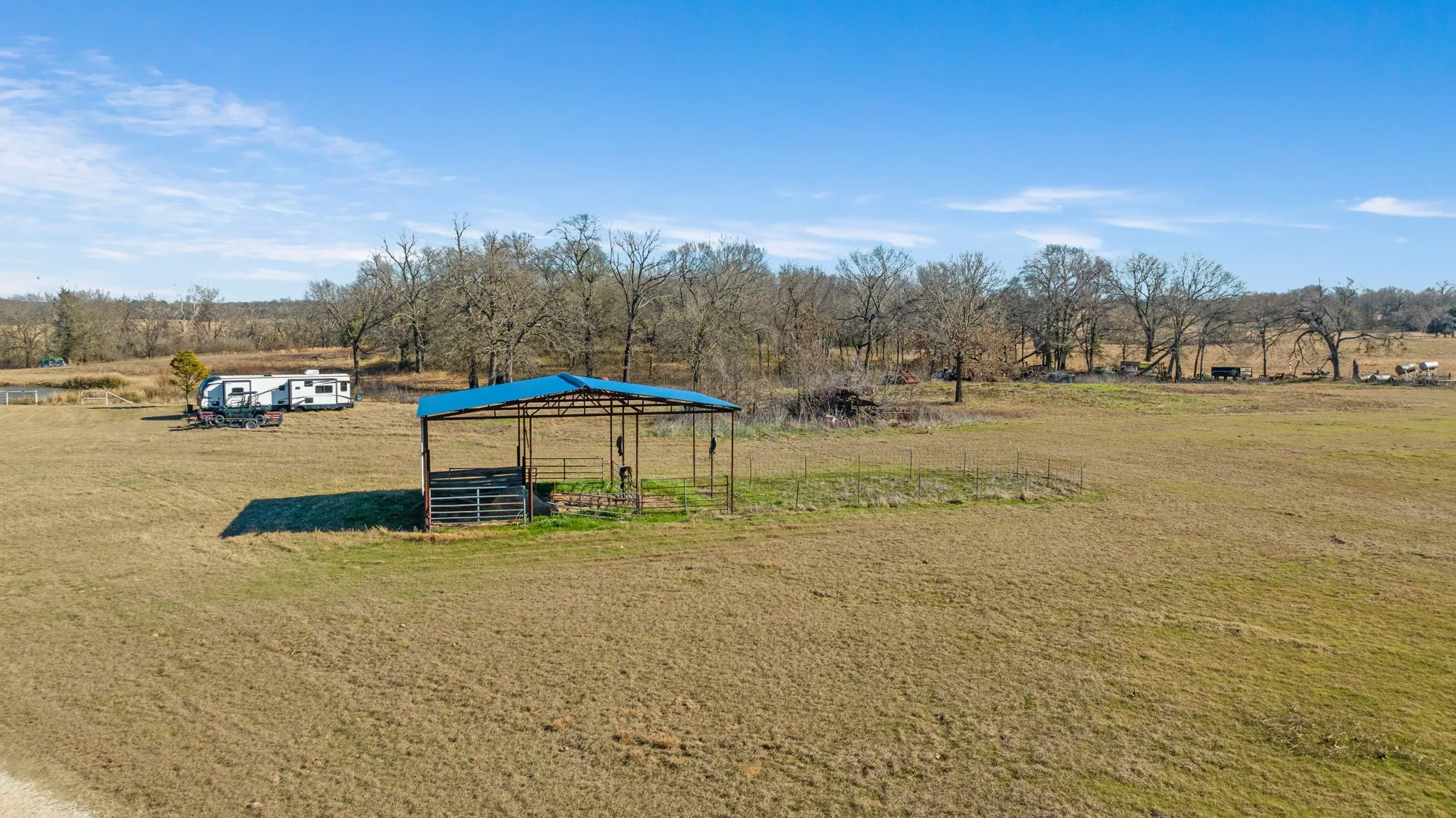 Single Family Residence For Sale in Lamar County , 4060 CR 36220, Sumner, Texas 75486, 2 Bedroom, 1 Bathroom, Garage spaces, 9,999 Sqft, built in 0, Preowned, mls#21155310, Real Estate Agent in Sumner, Homes For Sale in Lamar county, Homes For Sale in Sumner, Realtor in Sumner Texas, Real Estate Brokerage Independent Realty Texas, Luminita Cordes Realtor