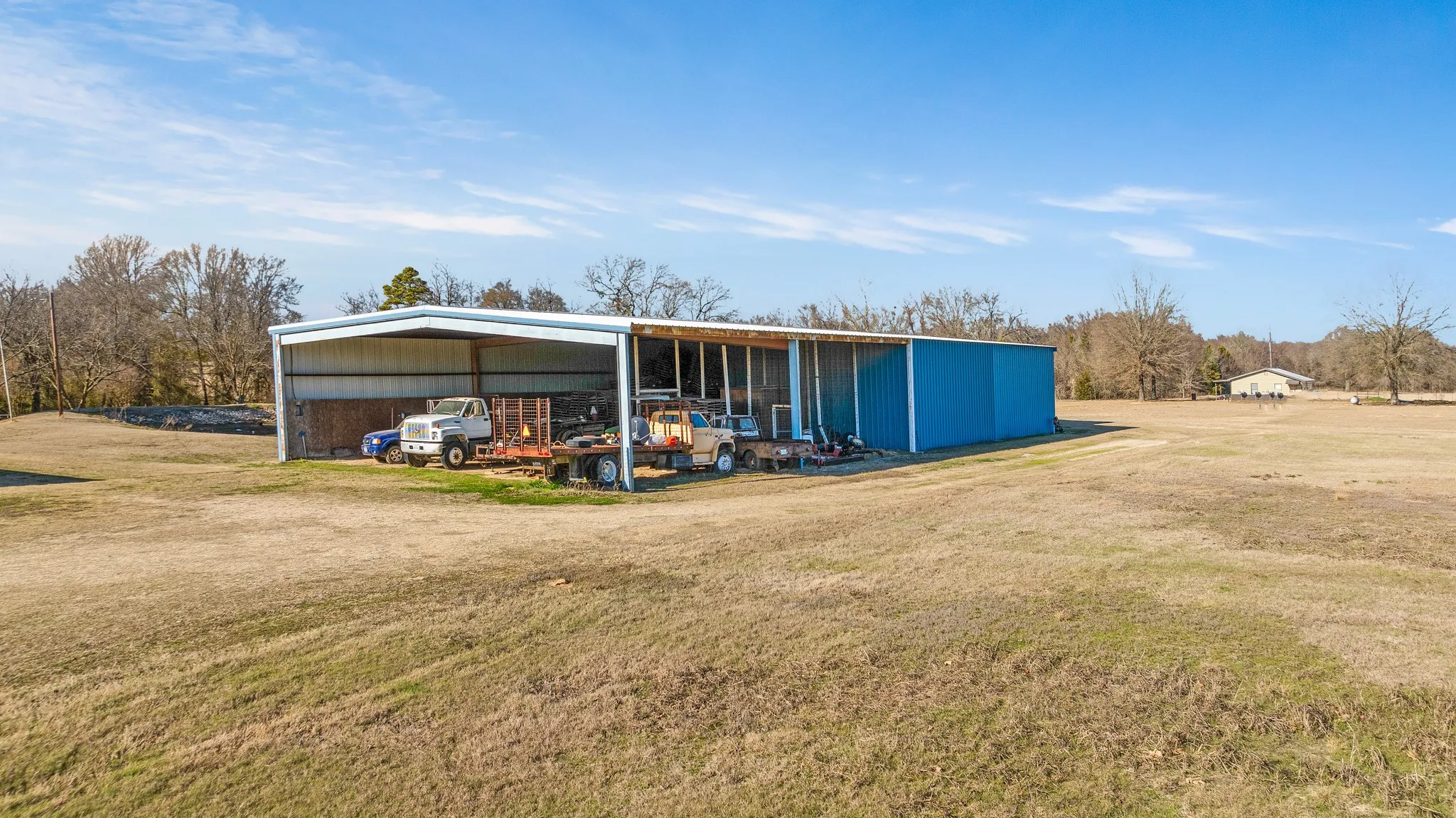 Single Family Residence For Sale in Lamar County , 4060 CR 36220, Sumner, Texas 75486, 2 Bedroom, 1 Bathroom, Garage spaces, 9,999 Sqft, built in 0, Preowned, mls#21155310, Real Estate Agent in Sumner, Homes For Sale in Lamar county, Homes For Sale in Sumner, Realtor in Sumner Texas, Real Estate Brokerage Independent Realty Texas, Luminita Cordes Realtor