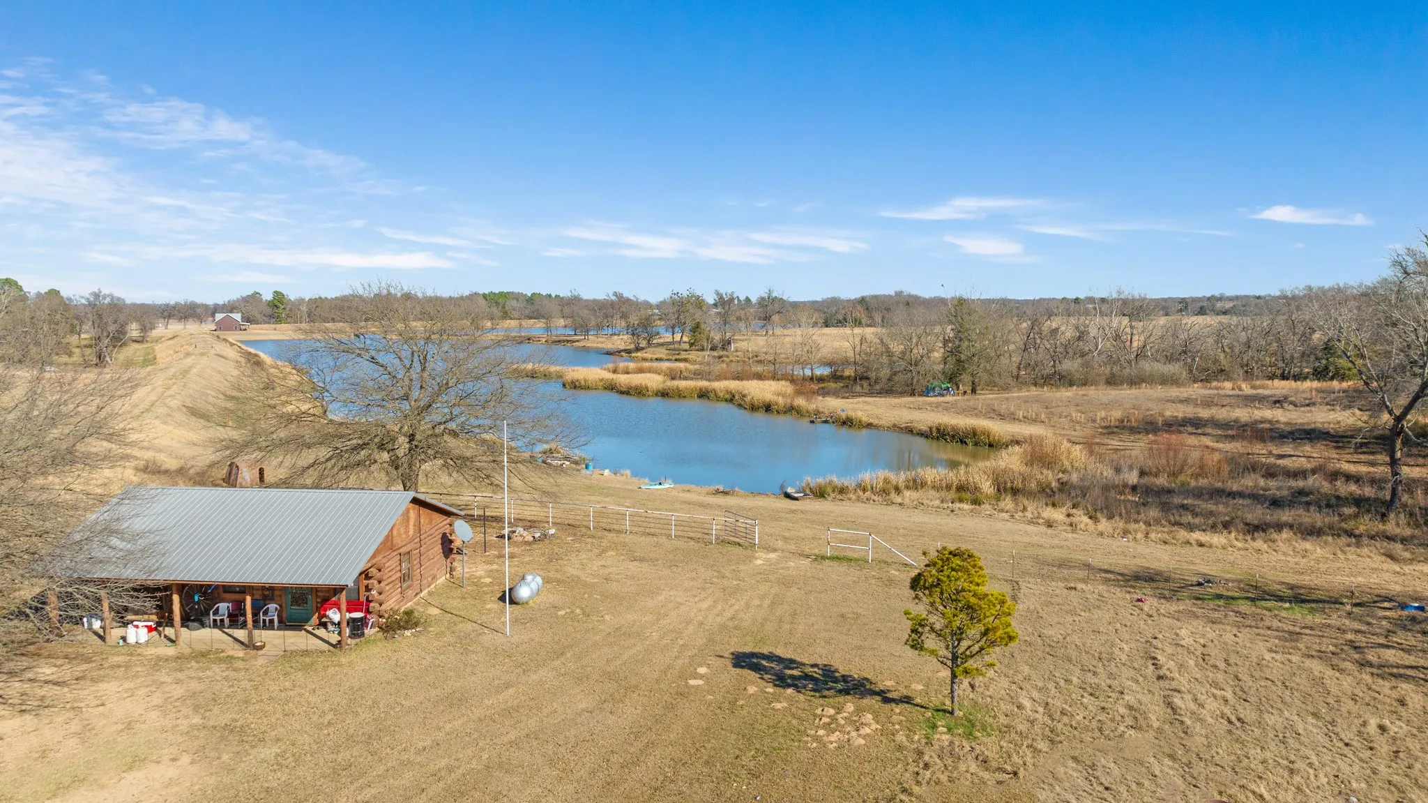 Single Family Residence For Sale in Lamar County , 4060 CR 36220, Sumner, Texas 75486, 2 Bedroom, 1 Bathroom, Garage spaces, 9,999 Sqft, built in 0, Preowned, mls#21155310, Real Estate Agent in Sumner, Homes For Sale in Lamar county, Homes For Sale in Sumner, Realtor in Sumner Texas, Real Estate Brokerage Independent Realty Texas, Luminita Cordes Realtor