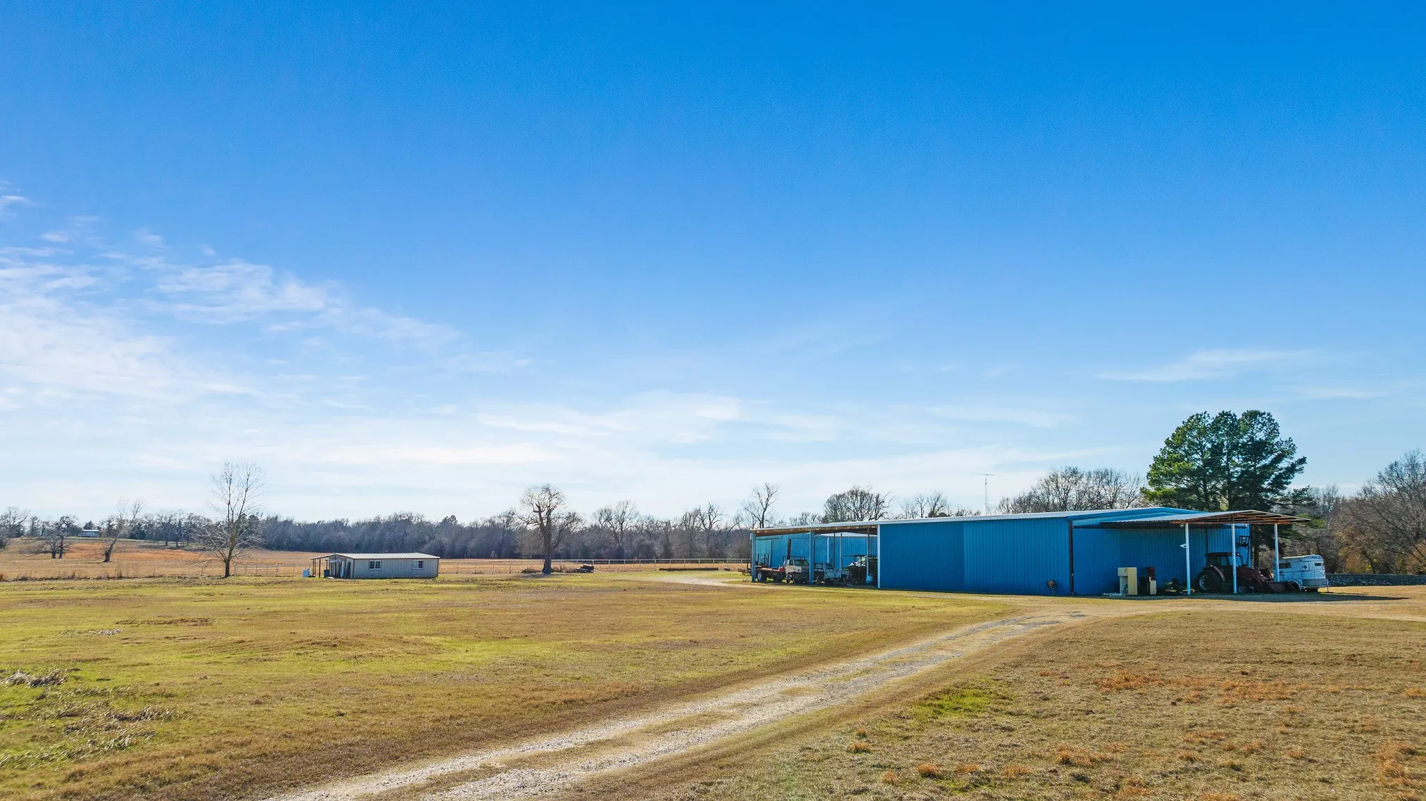 Single Family Residence For Sale in Lamar County , 4060 CR 36220, Sumner, Texas 75486, 2 Bedroom, 1 Bathroom, Garage spaces, 9,999 Sqft, built in 0, Preowned, mls#21155310, Real Estate Agent in Sumner, Homes For Sale in Lamar county, Homes For Sale in Sumner, Realtor in Sumner Texas, Real Estate Brokerage Independent Realty Texas, Luminita Cordes Realtor
