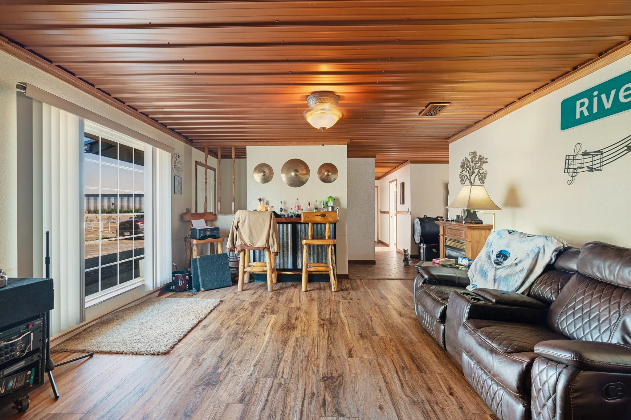 Single Family Residence For Sale in Lamar County , 4060 CR 36220, Sumner, Texas 75486, 2 Bedroom, 1 Bathroom, Garage spaces, 9,999 Sqft, built in 0, Preowned, mls#21155310, Real Estate Agent in Sumner, Homes For Sale in Lamar county, Homes For Sale in Sumner, Realtor in Sumner Texas, Real Estate Brokerage Independent Realty Texas, Luminita Cordes Realtor