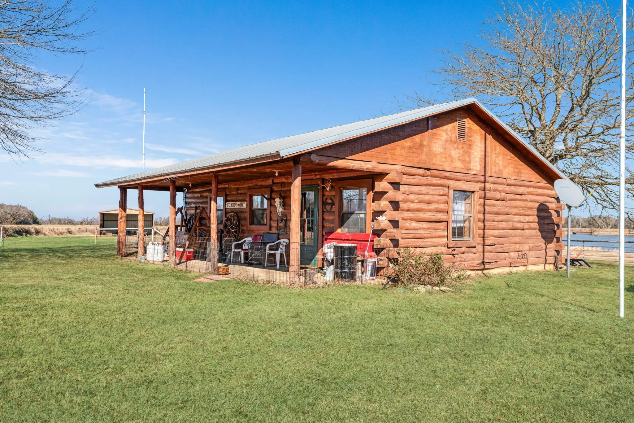 Single Family Residence For Sale in Lamar County , 4060 CR 36220, Sumner, Texas 75486, 2 Bedroom, 1 Bathroom, Garage spaces, 9,999 Sqft, built in 0, Preowned, mls#21155310, Real Estate Agent in Sumner, Homes For Sale in Lamar county, Homes For Sale in Sumner, Realtor in Sumner Texas, Real Estate Brokerage Independent Realty Texas, Luminita Cordes Realtor