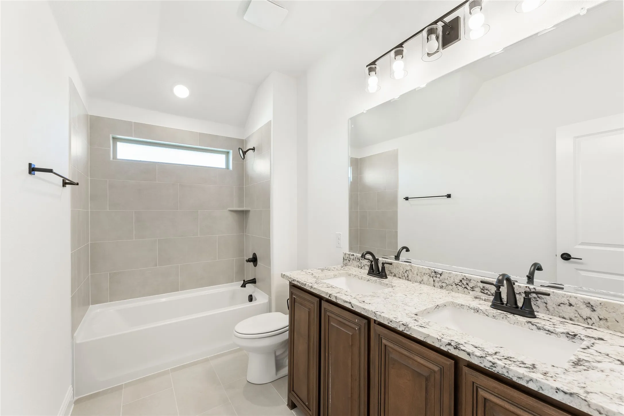 Single Family Residence For Sale in Ellis County , 421 Birkdale Lane, Red Oak, Texas 75154, 4 Bedroom, 3 Bathroom, 3 Garage spaces, 3,480 Sqft, built in 2026, New Construction - Complete, mls#21131926, Real Estate Agent in Red Oak, Homes For Sale in Ellis county, Homes For Sale in Red Oak, Realtor in Red Oak Texas, Real Estate Brokerage Independent Realty Texas, Luminita Cordes Realtor