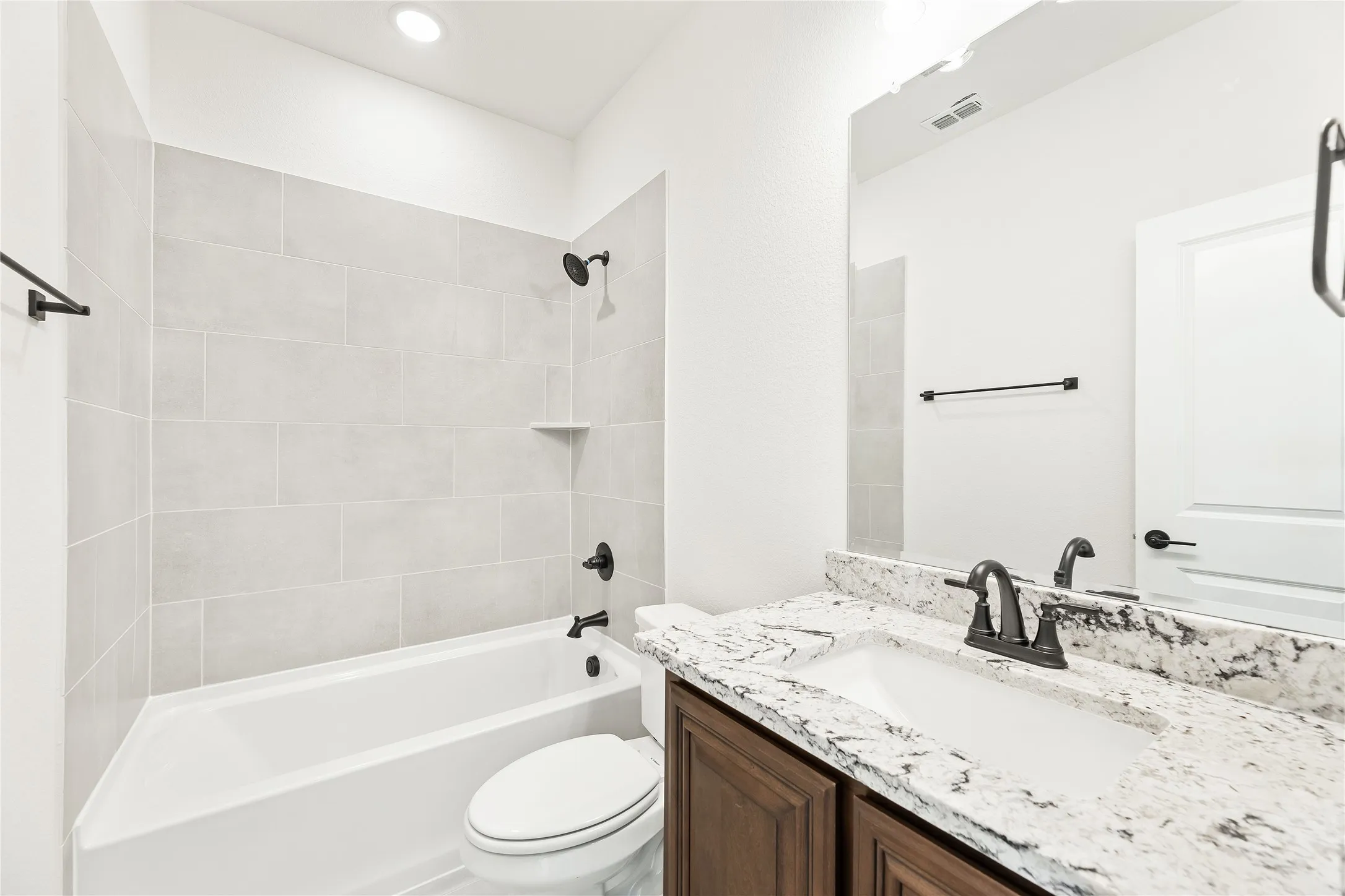 Single Family Residence For Sale in Ellis County , 421 Birkdale Lane, Red Oak, Texas 75154, 4 Bedroom, 3 Bathroom, 3 Garage spaces, 3,480 Sqft, built in 2026, New Construction - Complete, mls#21131926, Real Estate Agent in Red Oak, Homes For Sale in Ellis county, Homes For Sale in Red Oak, Realtor in Red Oak Texas, Real Estate Brokerage Independent Realty Texas, Luminita Cordes Realtor