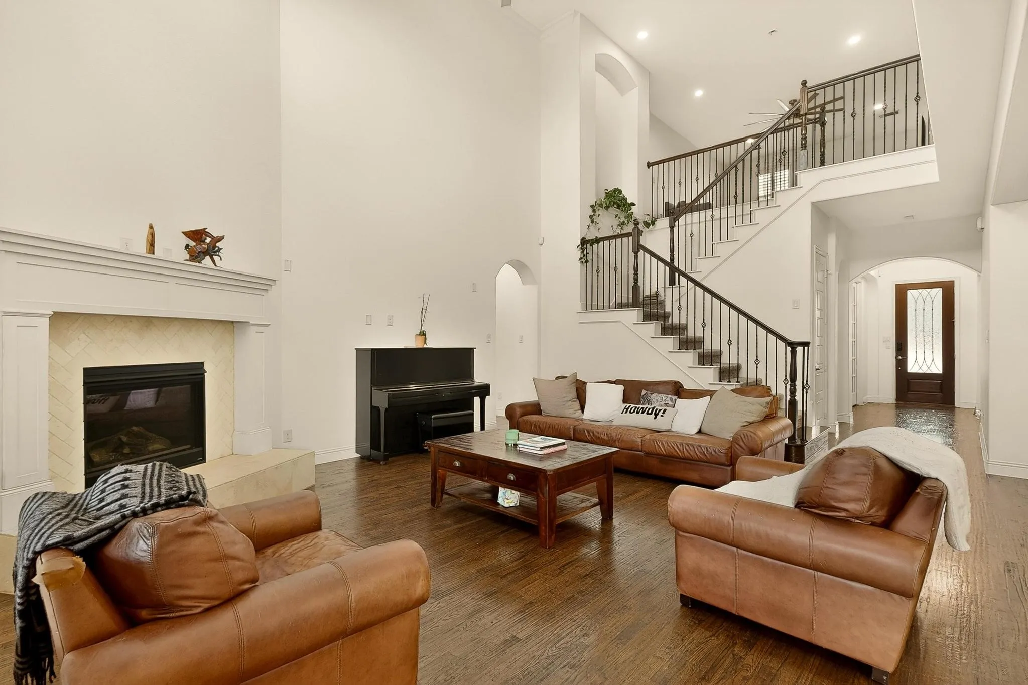Single Family Residence For Sale in Kaufman County , 1107 Devonshire Drive S, Forney, Texas 75126, 5 Bedrooms, 4 Bathrooms, 2 Garage spaces, 4,389 Sqft, built in 2017, Price $732,500, mls#21156882, Real Estate Agent in Forney, Homes For Sale in Kaufman county, Homes For Sale in Forney, Realtor in Forney Texas, Real Estate Brokerage Independent Realty Texas, Luminita Cordes Realtor