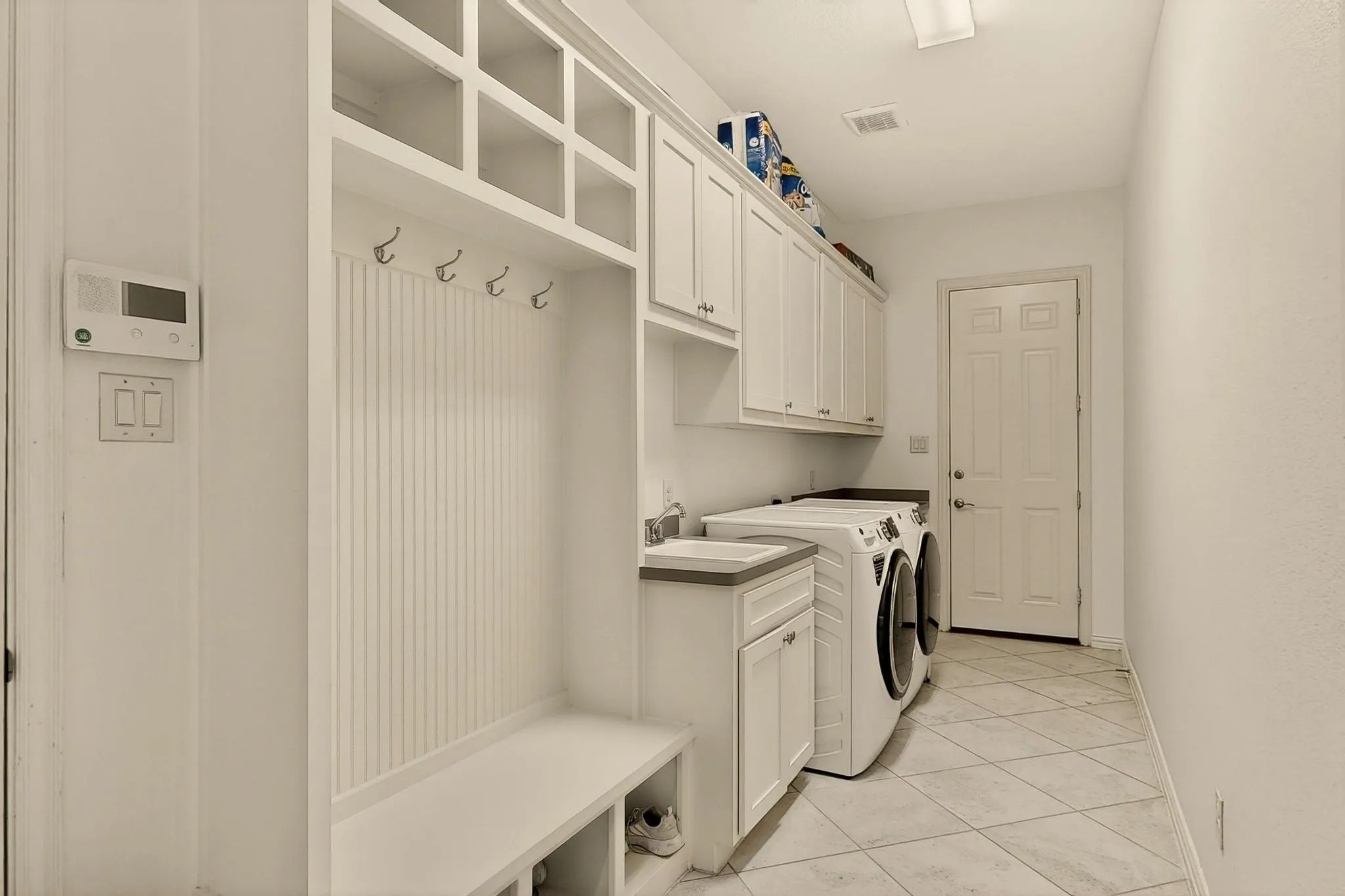 Single Family Residence For Sale in Kaufman County , 1107 Devonshire Drive S, Forney, Texas 75126, 5 Bedrooms, 4 Bathrooms, 2 Garage spaces, 4,389 Sqft, built in 2017, Price $732,500, mls#21156882, Real Estate Agent in Forney, Homes For Sale in Kaufman county, Homes For Sale in Forney, Realtor in Forney Texas, Real Estate Brokerage Independent Realty Texas, Luminita Cordes Realtor