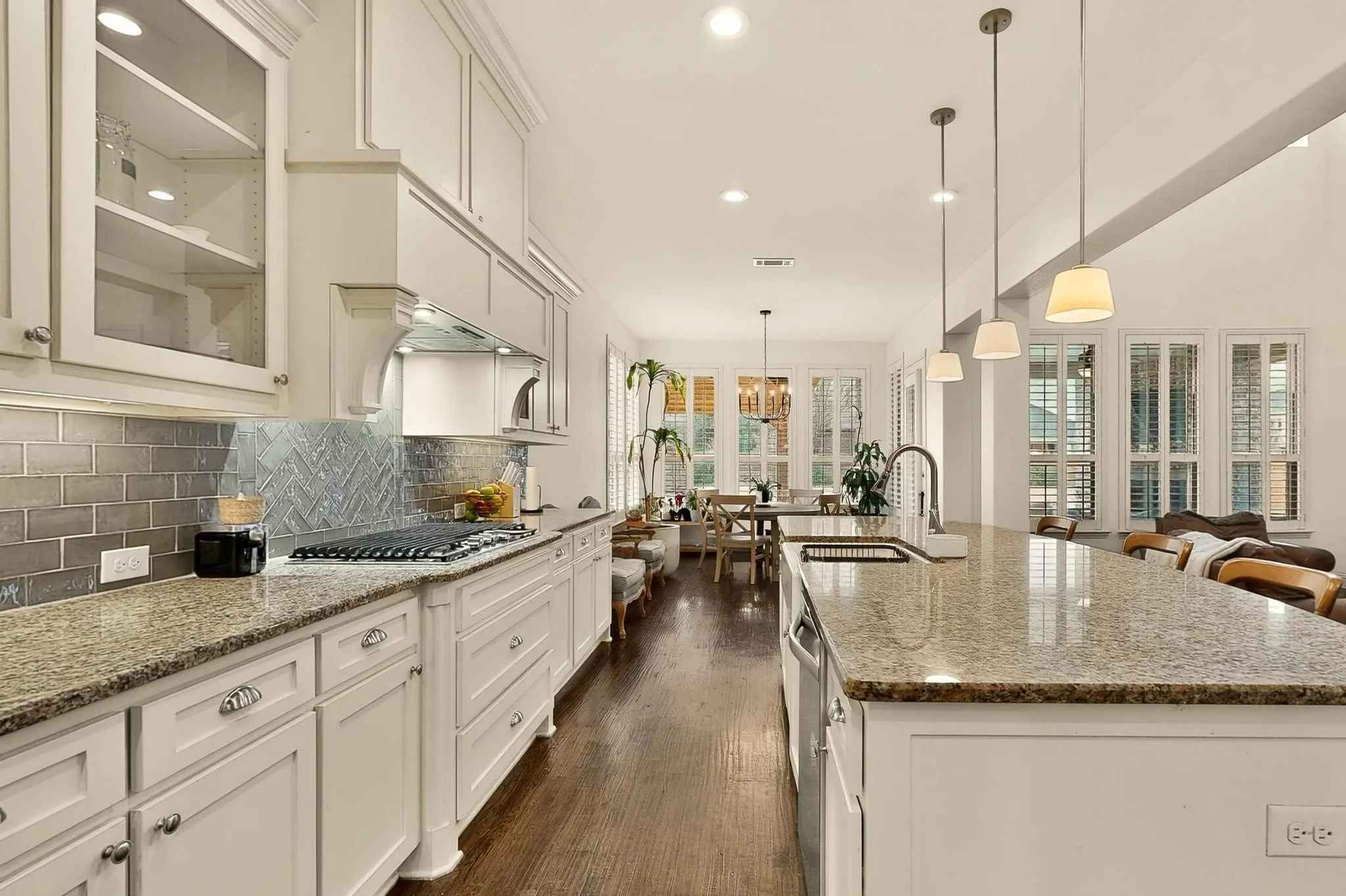 Single Family Residence For Sale in Kaufman County , 1107 Devonshire Drive S, Forney, Texas 75126, 5 Bedrooms, 4 Bathrooms, 2 Garage spaces, 4,389 Sqft, built in 2017, Price $732,500, mls#21156882, Real Estate Agent in Forney, Homes For Sale in Kaufman county, Homes For Sale in Forney, Realtor in Forney Texas, Real Estate Brokerage Independent Realty Texas, Luminita Cordes Realtor