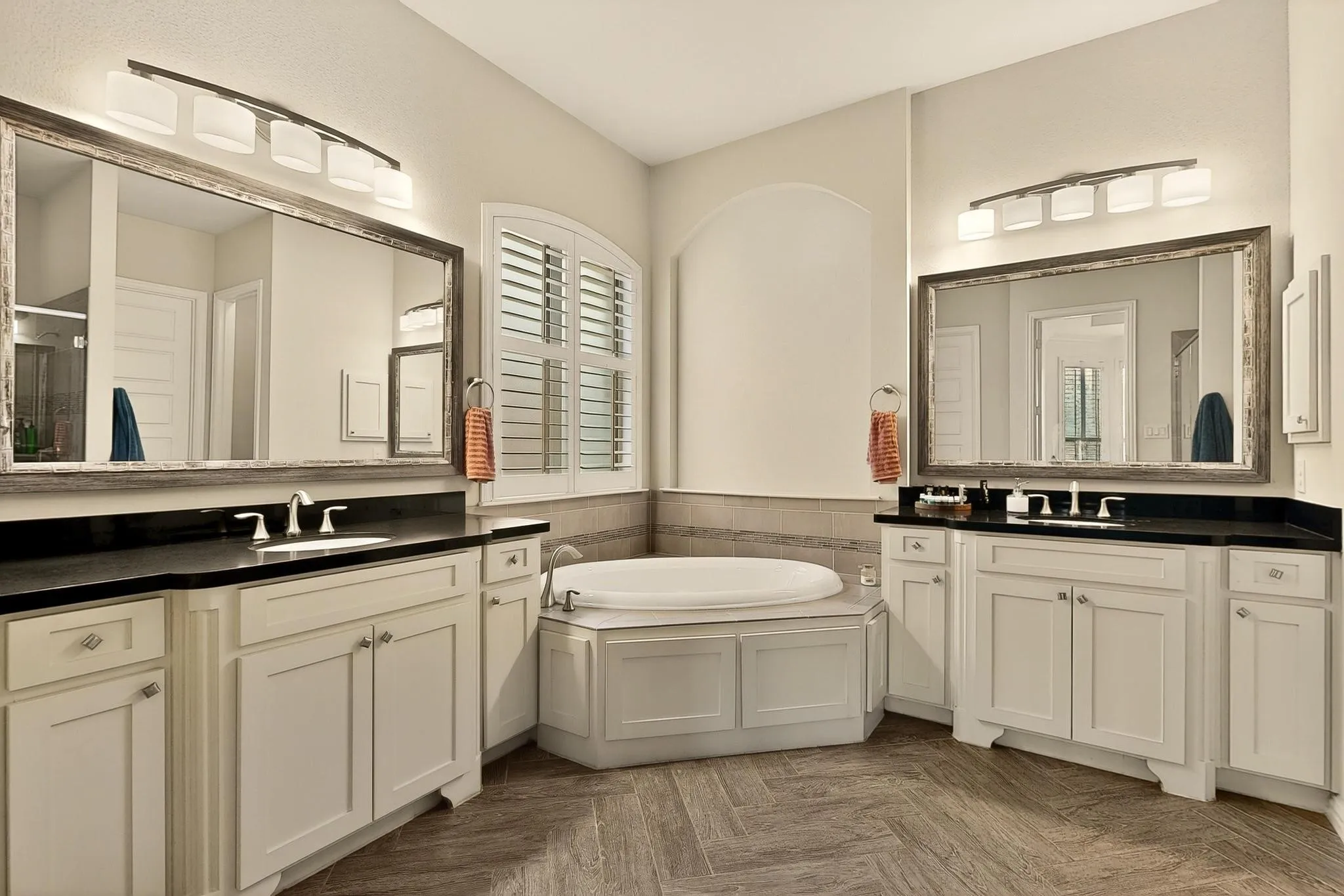 Single Family Residence For Sale in Kaufman County , 1107 Devonshire Drive S, Forney, Texas 75126, 5 Bedrooms, 4 Bathrooms, 2 Garage spaces, 4,389 Sqft, built in 2017, Price $732,500, mls#21156882, Real Estate Agent in Forney, Homes For Sale in Kaufman county, Homes For Sale in Forney, Realtor in Forney Texas, Real Estate Brokerage Independent Realty Texas, Luminita Cordes Realtor