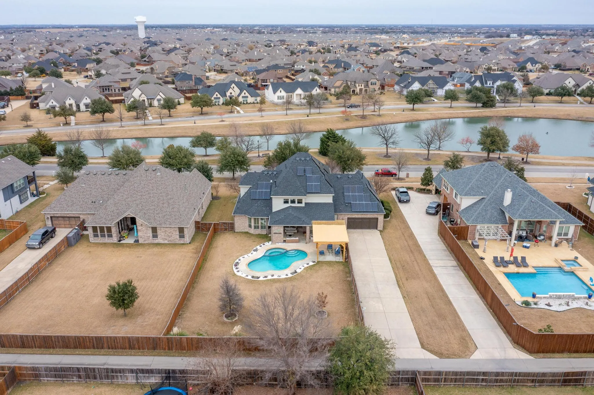Single Family Residence For Sale in Kaufman County , 1107 Devonshire Drive S, Forney, Texas 75126, 5 Bedrooms, 4 Bathrooms, 2 Garage spaces, 4,389 Sqft, built in 2017, Price $732,500, mls#21156882, Real Estate Agent in Forney, Homes For Sale in Kaufman county, Homes For Sale in Forney, Realtor in Forney Texas, Real Estate Brokerage Independent Realty Texas, Luminita Cordes Realtor