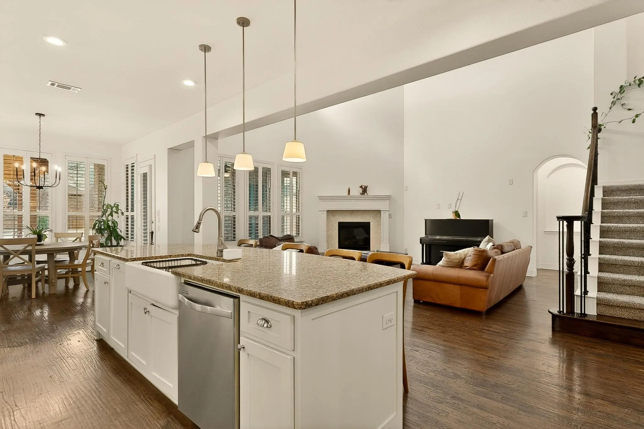 Single Family Residence For Sale in Kaufman County , 1107 Devonshire Drive S, Forney, Texas 75126, 5 Bedrooms, 4 Bathrooms, 2 Garage spaces, 4,389 Sqft, built in 2017, Price $732,500, mls#21156882, Real Estate Agent in Forney, Homes For Sale in Kaufman county, Homes For Sale in Forney, Realtor in Forney Texas, Real Estate Brokerage Independent Realty Texas, Luminita Cordes Realtor