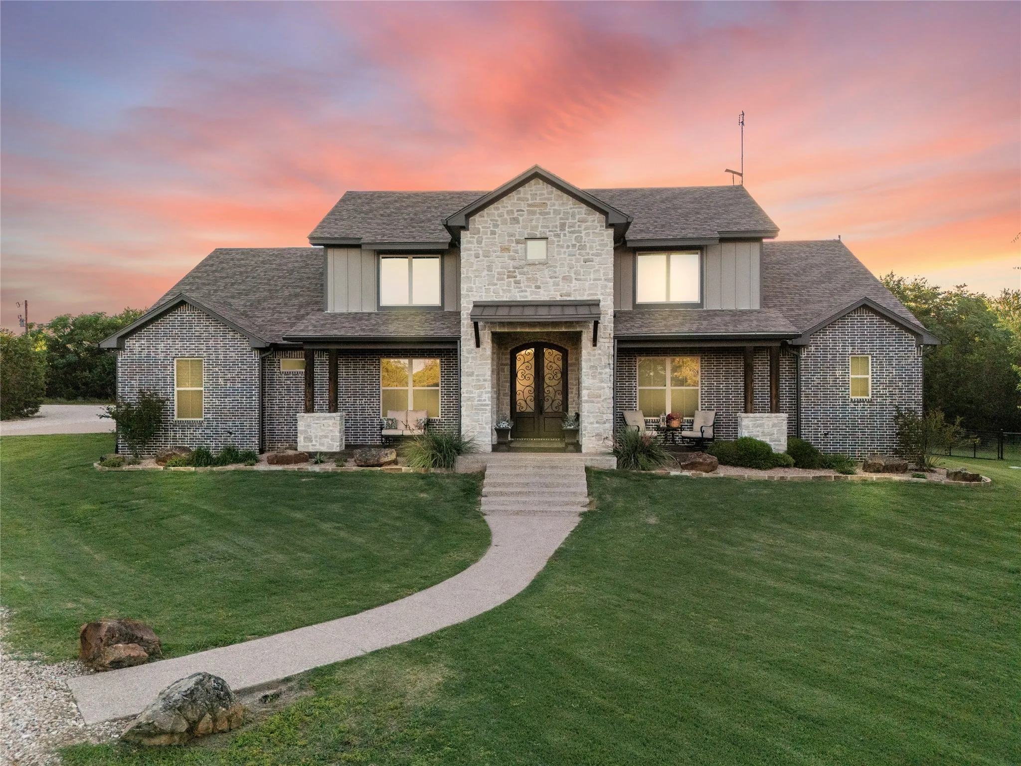 Single Family Residence For Sale in Mc Lennan County , 18503 Wortham Bend Road, China Spring, Texas 76633, 3 Bedroom, 3 Bathroom, 3 Garage spaces, 3,627 Sqft, built in 2020, mls#21152559, Real Estate Agent in China Spring, Homes For Sale in Mc Lennan county, Homes For Sale in China Spring, Realtor in China Spring Texas, Real Estate Brokerage Independent Realty Texas, Luminita Cordes Realtor