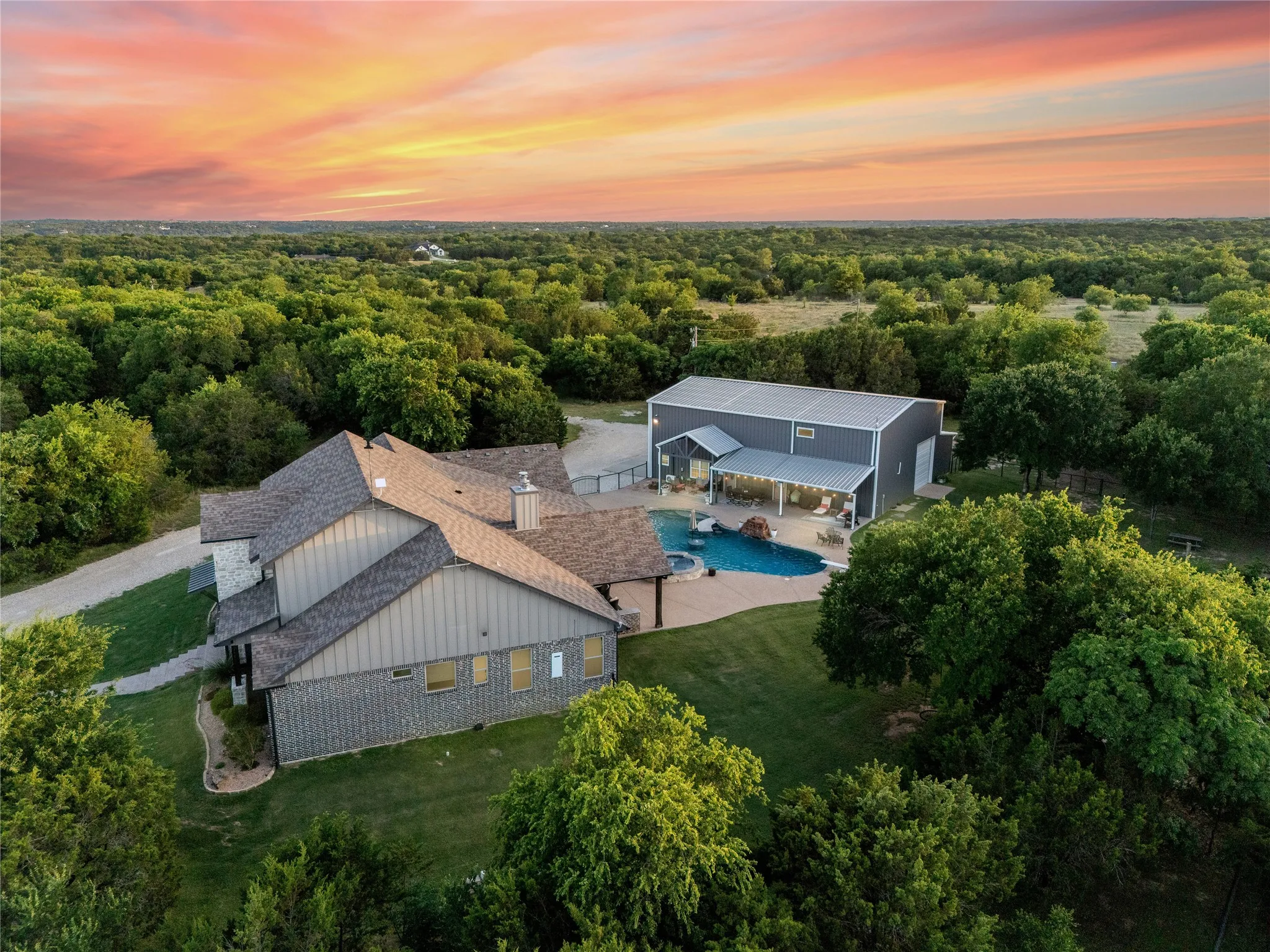 Single Family Residence For Sale in Mc Lennan County , 18503 Wortham Bend Road, China Spring, Texas 76633, 3 Bedroom, 3 Bathroom, 3 Garage spaces, 3,627 Sqft, built in 2020, mls#21152559, Real Estate Agent in China Spring, Homes For Sale in Mc Lennan county, Homes For Sale in China Spring, Realtor in China Spring Texas, Real Estate Brokerage Independent Realty Texas, Luminita Cordes Realtor