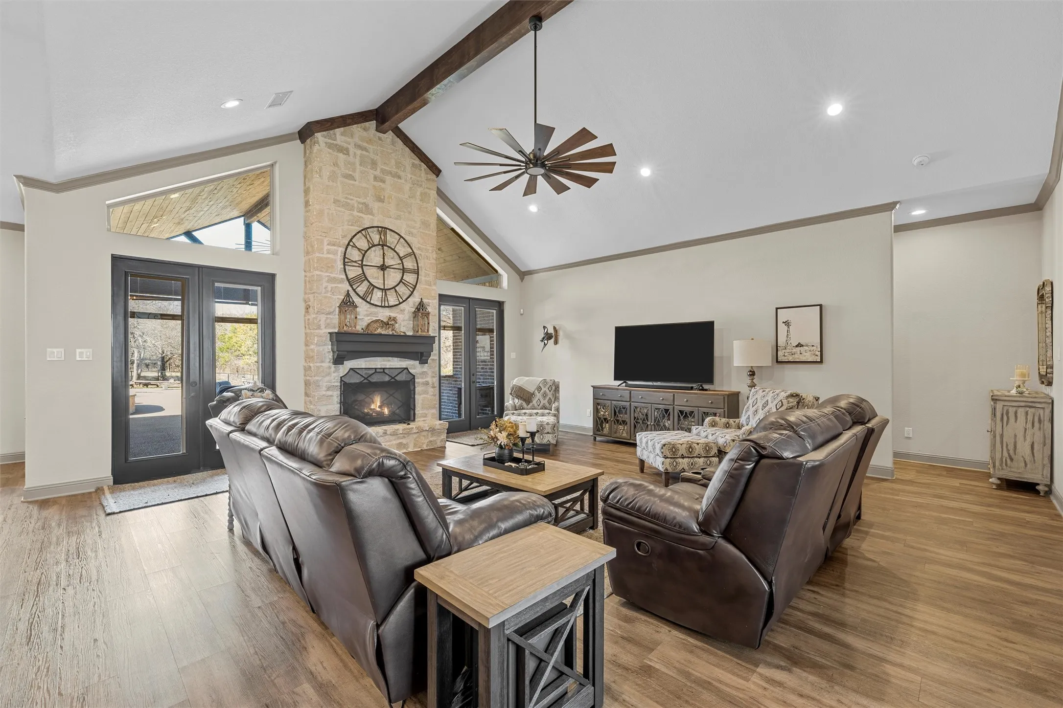 Single Family Residence For Sale in Mc Lennan County , 18503 Wortham Bend Road, China Spring, Texas 76633, 3 Bedroom, 3 Bathroom, 3 Garage spaces, 3,627 Sqft, built in 2020, mls#21152559, Real Estate Agent in China Spring, Homes For Sale in Mc Lennan county, Homes For Sale in China Spring, Realtor in China Spring Texas, Real Estate Brokerage Independent Realty Texas, Luminita Cordes Realtor
