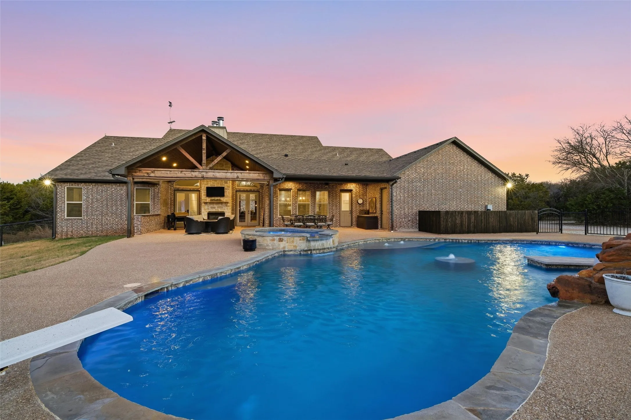 Single Family Residence For Sale in Mc Lennan County , 18503 Wortham Bend Road, China Spring, Texas 76633, 3 Bedroom, 3 Bathroom, 3 Garage spaces, 3,627 Sqft, built in 2020, mls#21152559, Real Estate Agent in China Spring, Homes For Sale in Mc Lennan county, Homes For Sale in China Spring, Realtor in China Spring Texas, Real Estate Brokerage Independent Realty Texas, Luminita Cordes Realtor