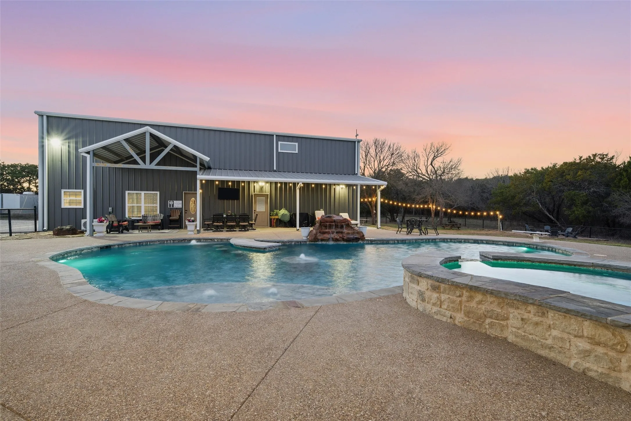 Single Family Residence For Sale in Mc Lennan County , 18503 Wortham Bend Road, China Spring, Texas 76633, 3 Bedroom, 3 Bathroom, 3 Garage spaces, 3,627 Sqft, built in 2020, mls#21152559, Real Estate Agent in China Spring, Homes For Sale in Mc Lennan county, Homes For Sale in China Spring, Realtor in China Spring Texas, Real Estate Brokerage Independent Realty Texas, Luminita Cordes Realtor