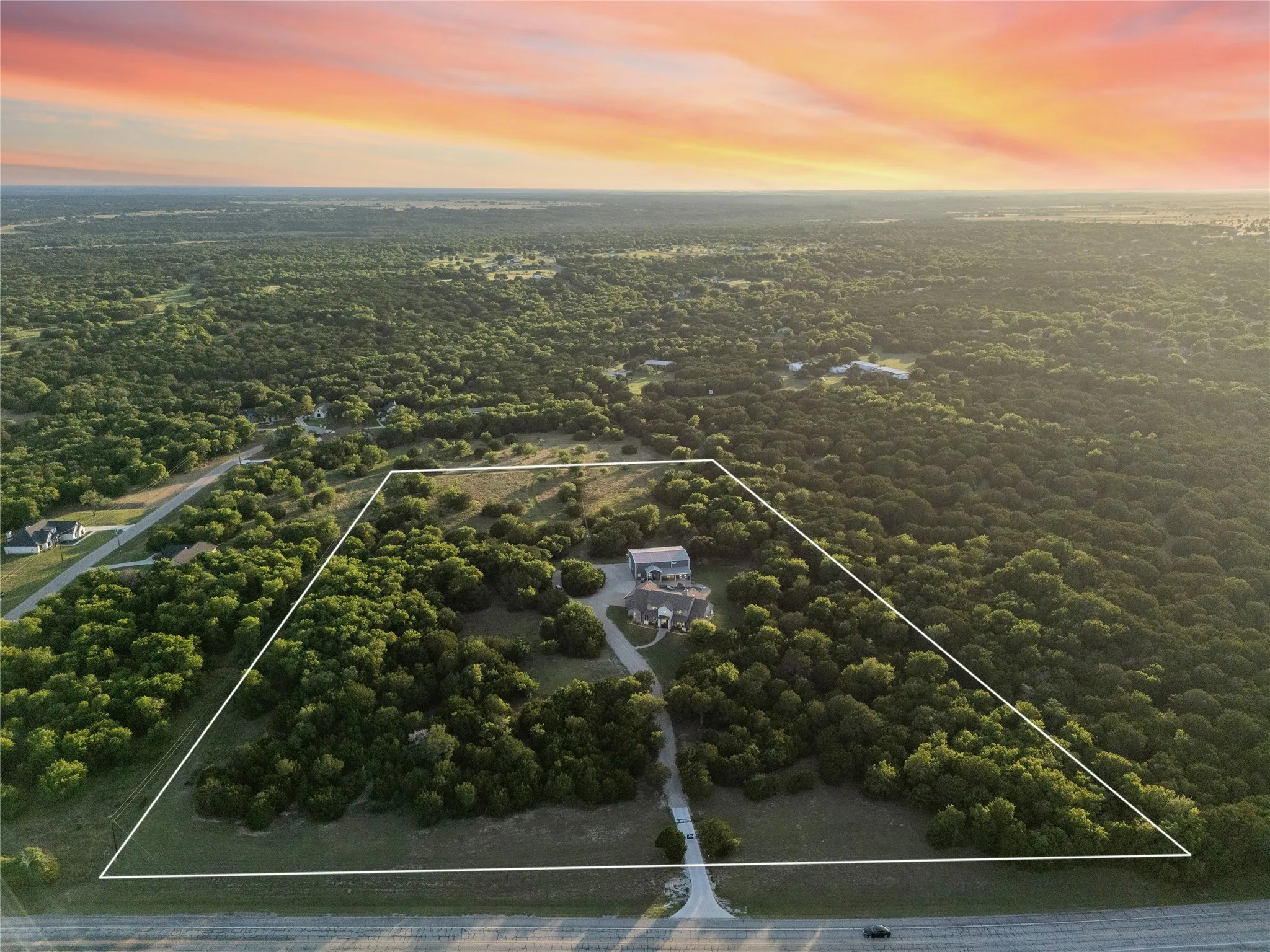 Single Family Residence For Sale in Mc Lennan County , 18503 Wortham Bend Road, China Spring, Texas 76633, 3 Bedroom, 3 Bathroom, 3 Garage spaces, 3,627 Sqft, built in 2020, mls#21152559, Real Estate Agent in China Spring, Homes For Sale in Mc Lennan county, Homes For Sale in China Spring, Realtor in China Spring Texas, Real Estate Brokerage Independent Realty Texas, Luminita Cordes Realtor