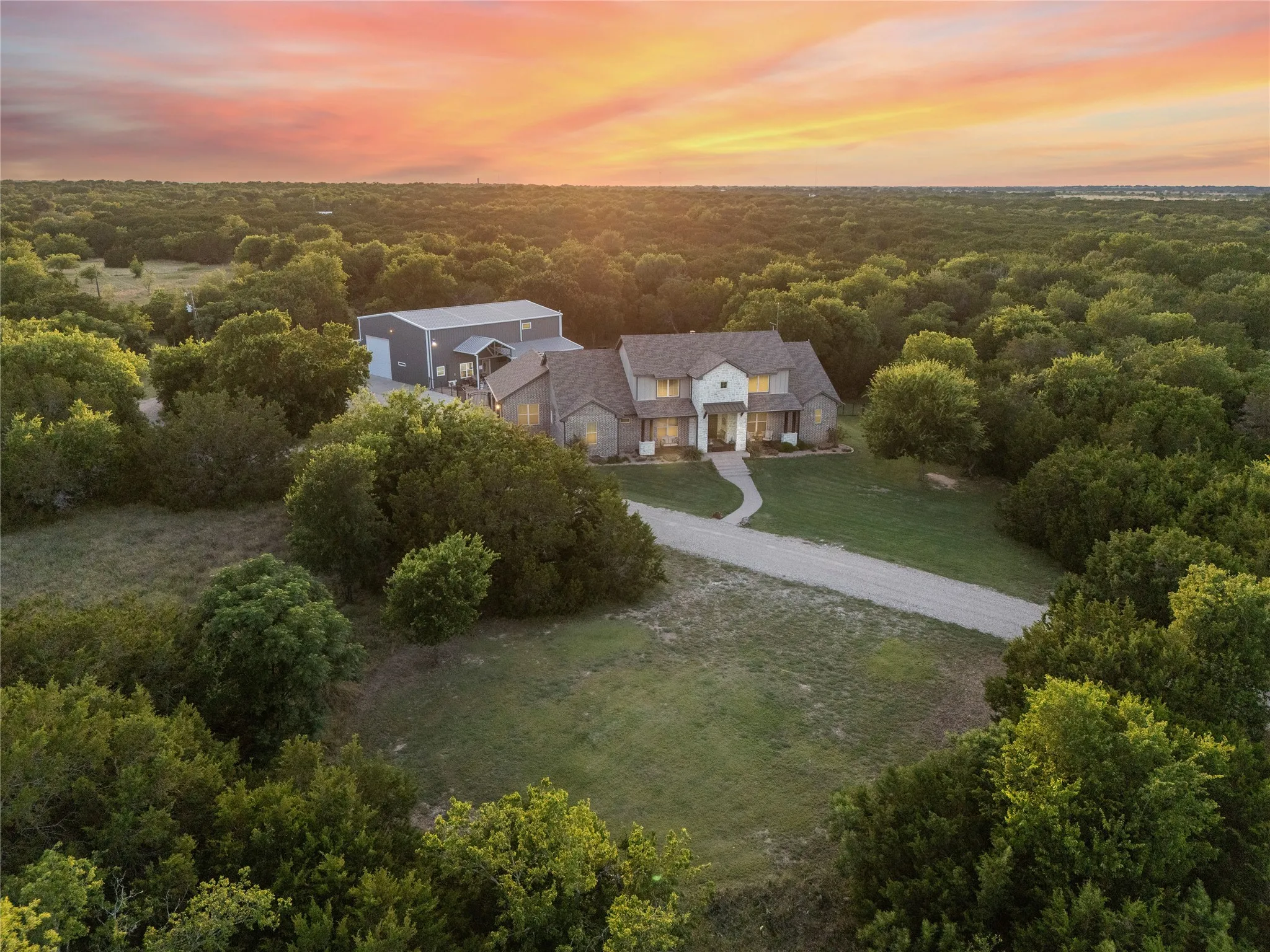 Single Family Residence For Sale in Mc Lennan County , 18503 Wortham Bend Road, China Spring, Texas 76633, 3 Bedroom, 3 Bathroom, 3 Garage spaces, 3,627 Sqft, built in 2020, mls#21152559, Real Estate Agent in China Spring, Homes For Sale in Mc Lennan county, Homes For Sale in China Spring, Realtor in China Spring Texas, Real Estate Brokerage Independent Realty Texas, Luminita Cordes Realtor
