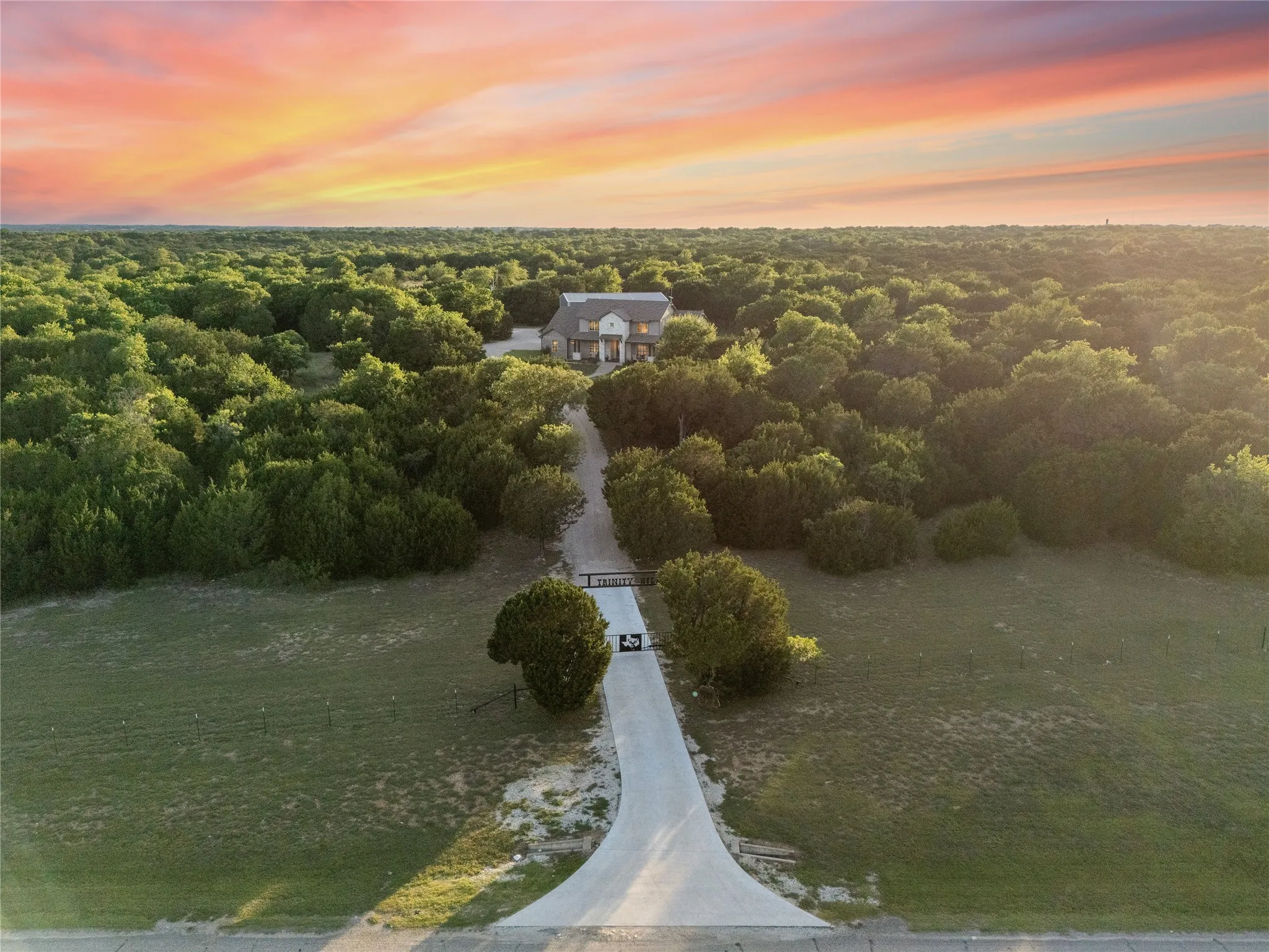 Single Family Residence For Sale in Mc Lennan County , 18503 Wortham Bend Road, China Spring, Texas 76633, 3 Bedroom, 3 Bathroom, 3 Garage spaces, 3,627 Sqft, built in 2020, mls#21152559, Real Estate Agent in China Spring, Homes For Sale in Mc Lennan county, Homes For Sale in China Spring, Realtor in China Spring Texas, Real Estate Brokerage Independent Realty Texas, Luminita Cordes Realtor