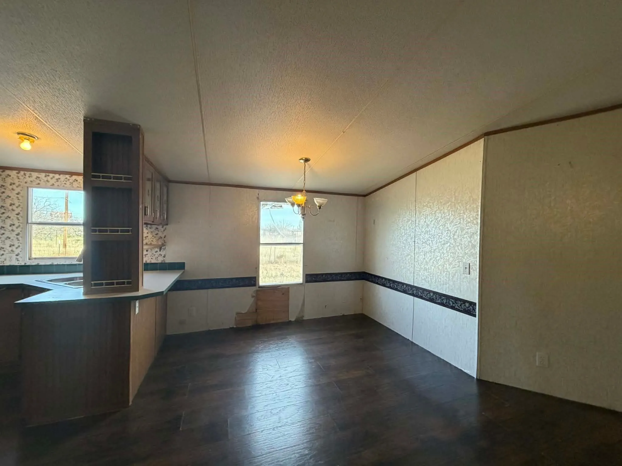 Mobile Home For Sale in Howard County , 201 Pine Road, Big Spring, Texas 79720, 3 Bedroom, 2 Bathroom, Garage spaces, 2,469 Sqft, built in 1997, mls#21157840, Real Estate Agent in Big Spring, Homes For Sale in Howard county, Homes For Sale in Big Spring, Realtor in Big Spring Texas, Real Estate Brokerage Independent Realty Texas, Luminita Cordes Realtor