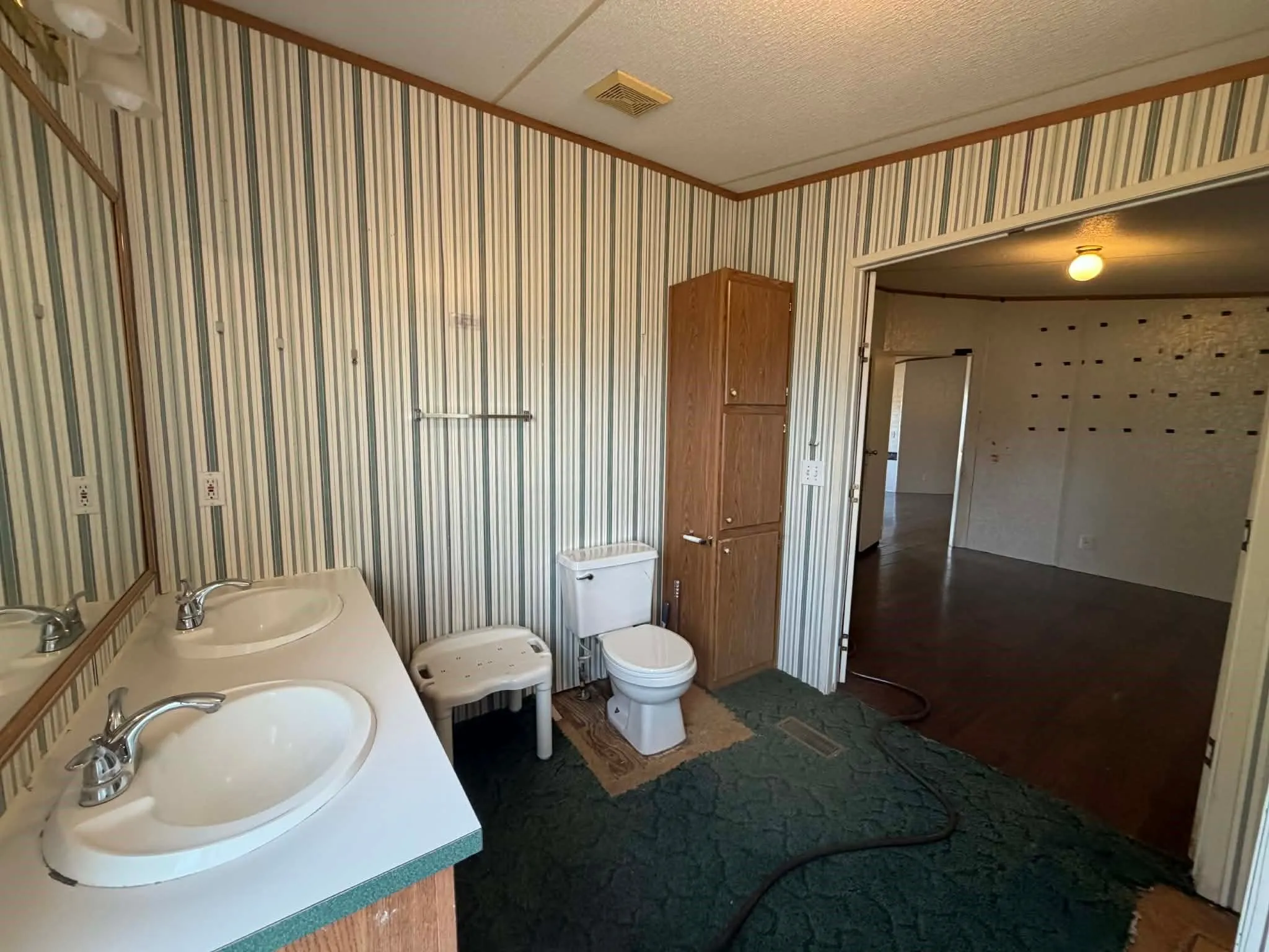 Mobile Home For Sale in Howard County , 201 Pine Road, Big Spring, Texas 79720, 3 Bedroom, 2 Bathroom, Garage spaces, 2,469 Sqft, built in 1997, mls#21157840, Real Estate Agent in Big Spring, Homes For Sale in Howard county, Homes For Sale in Big Spring, Realtor in Big Spring Texas, Real Estate Brokerage Independent Realty Texas, Luminita Cordes Realtor