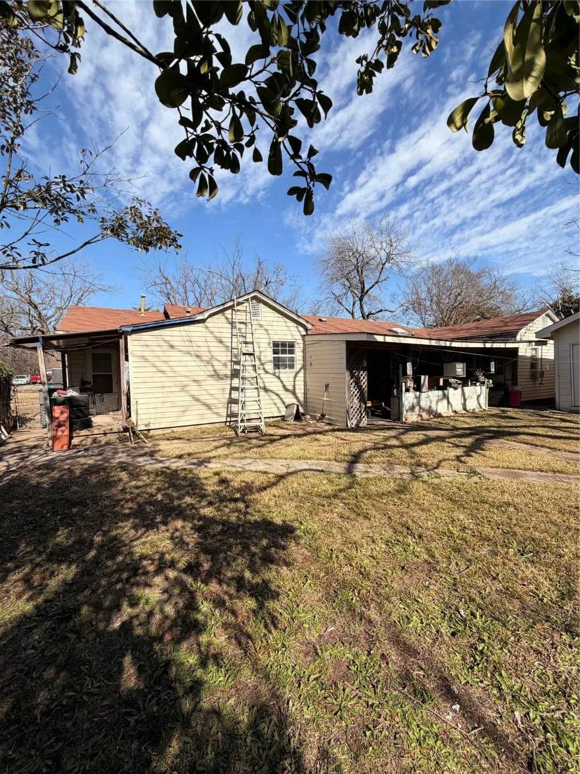 Single Family Residence For Sale in Dallas County , 114 E Park Place Drive, Lancaster, Texas 75134, 2 Bedroom, 1 Bathroom, Garage spaces, 1,178 Sqft, built in 1951, Preowned, mls#21158160, Real Estate Agent in Lancaster, Homes For Sale in Dallas county, Homes For Sale in Lancaster, Realtor in Lancaster Texas, Real Estate Brokerage Independent Realty Texas, Luminita Cordes Realtor