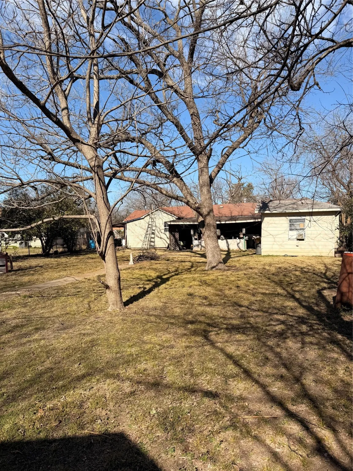 Single Family Residence For Sale in Dallas County , 114 E Park Place Drive, Lancaster, Texas 75134, 2 Bedroom, 1 Bathroom, Garage spaces, 1,178 Sqft, built in 1951, Preowned, mls#21158160, Real Estate Agent in Lancaster, Homes For Sale in Dallas county, Homes For Sale in Lancaster, Realtor in Lancaster Texas, Real Estate Brokerage Independent Realty Texas, Luminita Cordes Realtor
