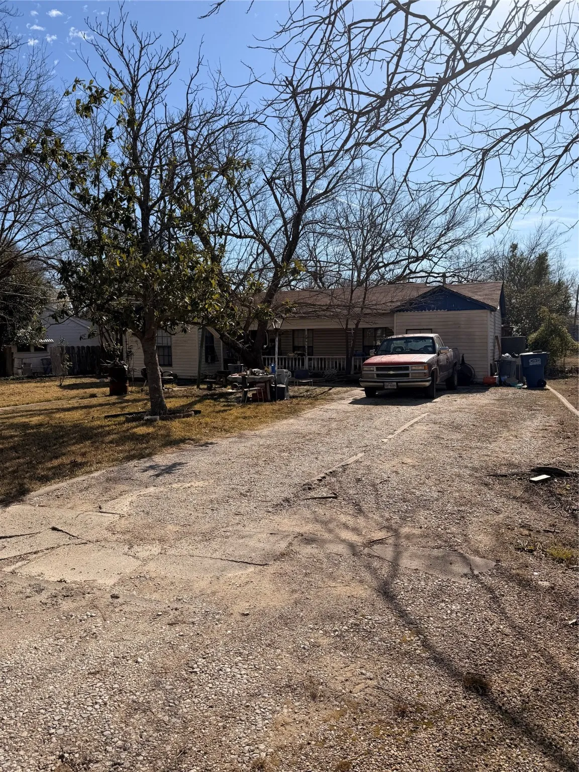 Single Family Residence For Sale in Dallas County , 114 E Park Place Drive, Lancaster, Texas 75134, 2 Bedroom, 1 Bathroom, Garage spaces, 1,178 Sqft, built in 1951, Preowned, mls#21158160, Real Estate Agent in Lancaster, Homes For Sale in Dallas county, Homes For Sale in Lancaster, Realtor in Lancaster Texas, Real Estate Brokerage Independent Realty Texas, Luminita Cordes Realtor