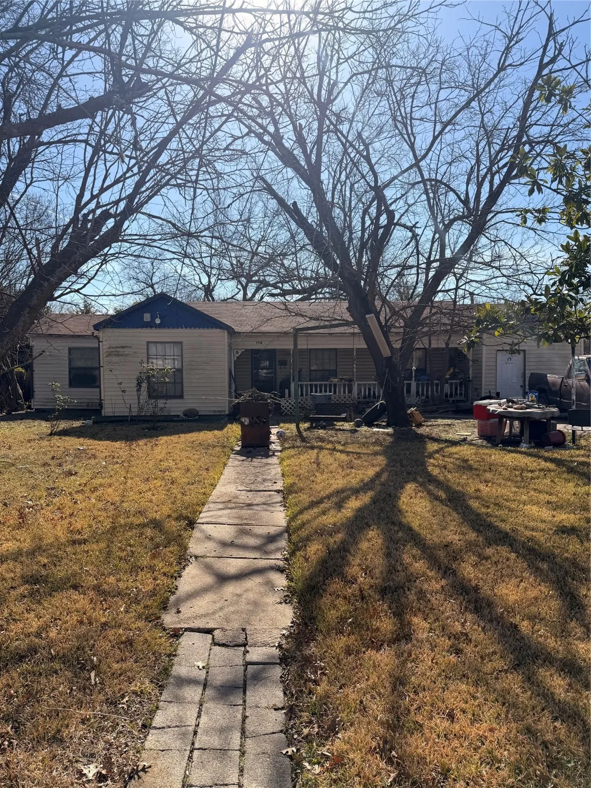 Single Family Residence For Sale in Dallas County , 114 E Park Place Drive, Lancaster, Texas 75134, 2 Bedroom, 1 Bathroom, Garage spaces, 1,178 Sqft, built in 1951, Preowned, mls#21158160, Real Estate Agent in Lancaster, Homes For Sale in Dallas county, Homes For Sale in Lancaster, Realtor in Lancaster Texas, Real Estate Brokerage Independent Realty Texas, Luminita Cordes Realtor