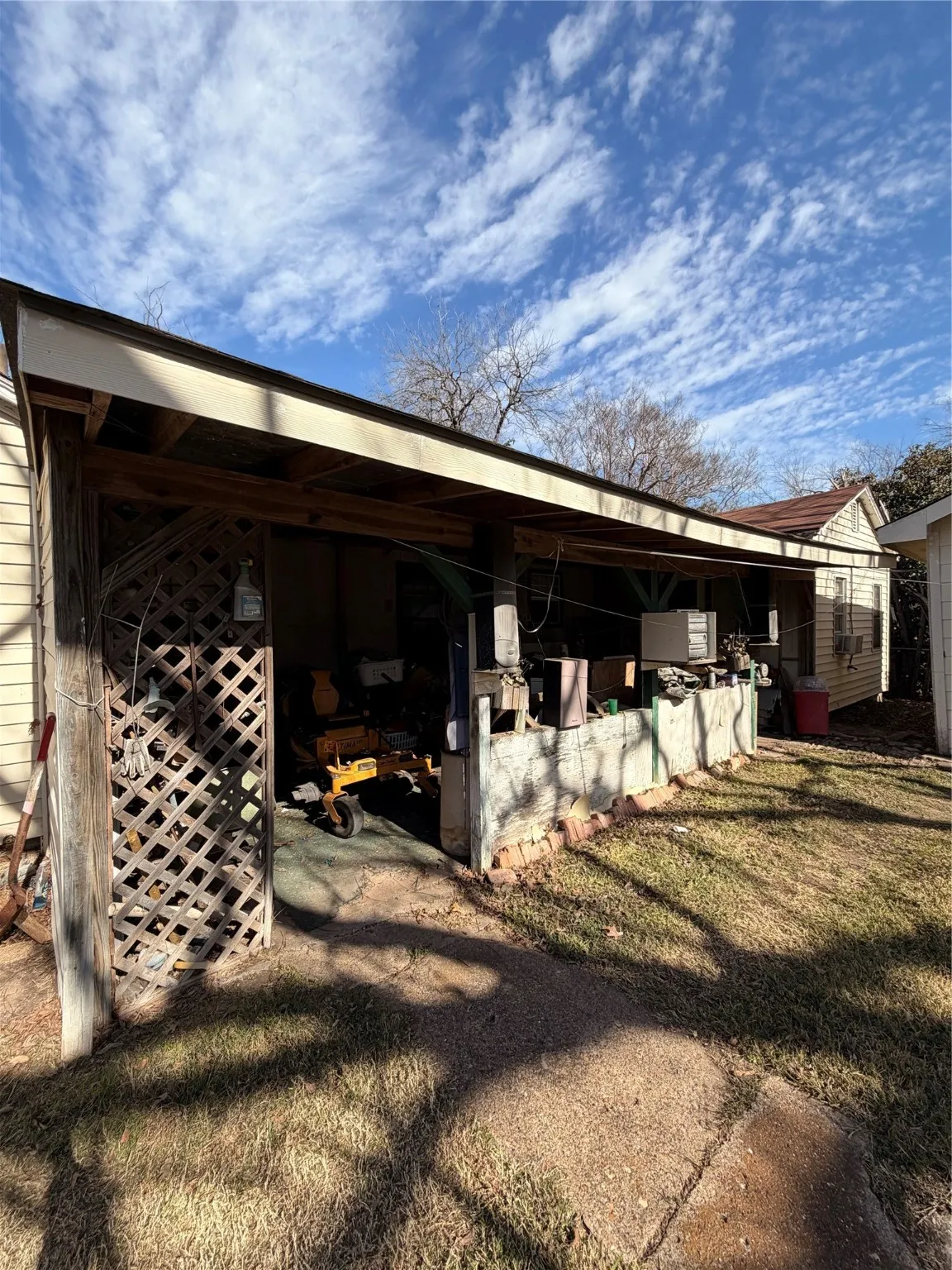 Single Family Residence For Sale in Dallas County , 114 E Park Place Drive, Lancaster, Texas 75134, 2 Bedroom, 1 Bathroom, Garage spaces, 1,178 Sqft, built in 1951, Preowned, mls#21158160, Real Estate Agent in Lancaster, Homes For Sale in Dallas county, Homes For Sale in Lancaster, Realtor in Lancaster Texas, Real Estate Brokerage Independent Realty Texas, Luminita Cordes Realtor