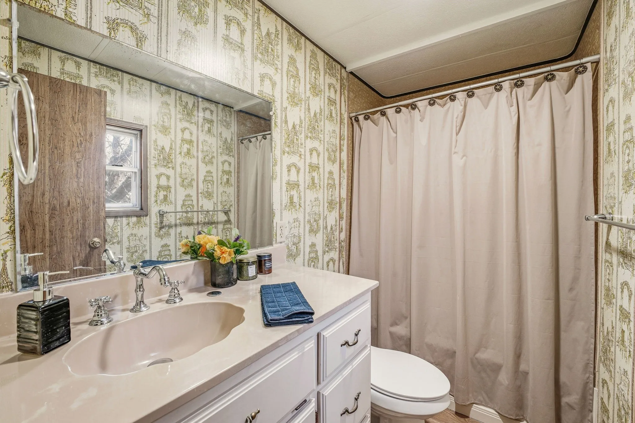 Apartment For Sale in Erath County , 483 Private Road 729, Bluff Dale, Texas 76433, 3 Bedroom, 2 Bathroom, Garage spaces, 1,635 Sqft, built in 1976, Preowned, mls#21157958, Real Estate Agent in Bluff Dale, Homes For Sale in Erath county, Homes For Sale in Bluff Dale, Realtor in Bluff Dale Texas, Real Estate Brokerage Independent Realty Texas, Luminita Cordes Realtor