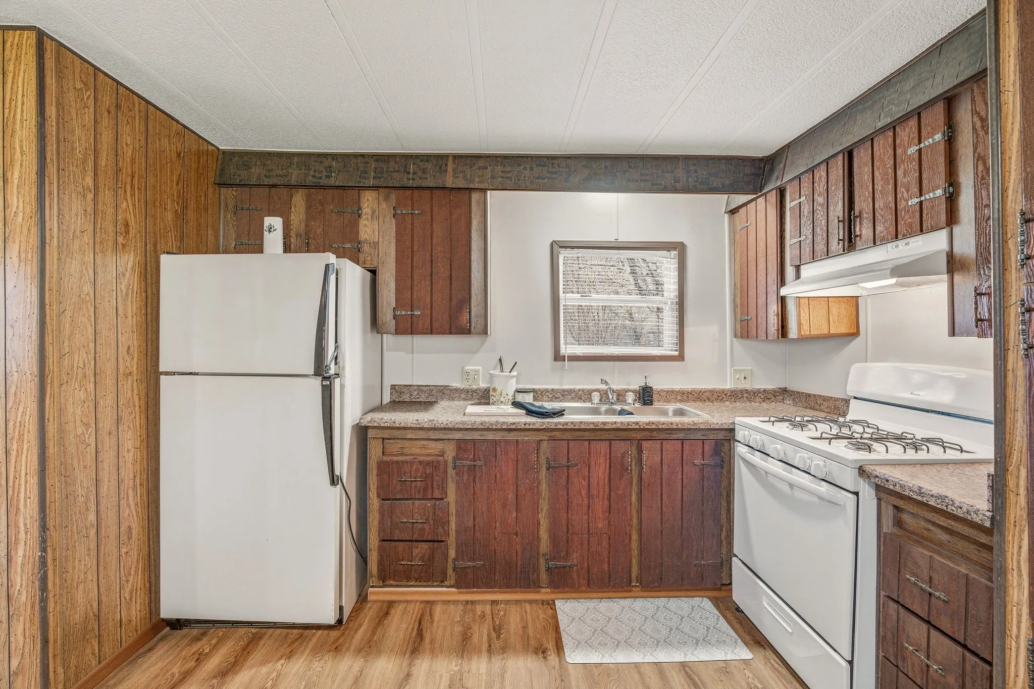 Apartment For Sale in Erath County , 483 Private Road 729, Bluff Dale, Texas 76433, 3 Bedroom, 2 Bathroom, Garage spaces, 1,635 Sqft, built in 1976, Preowned, mls#21157958, Real Estate Agent in Bluff Dale, Homes For Sale in Erath county, Homes For Sale in Bluff Dale, Realtor in Bluff Dale Texas, Real Estate Brokerage Independent Realty Texas, Luminita Cordes Realtor