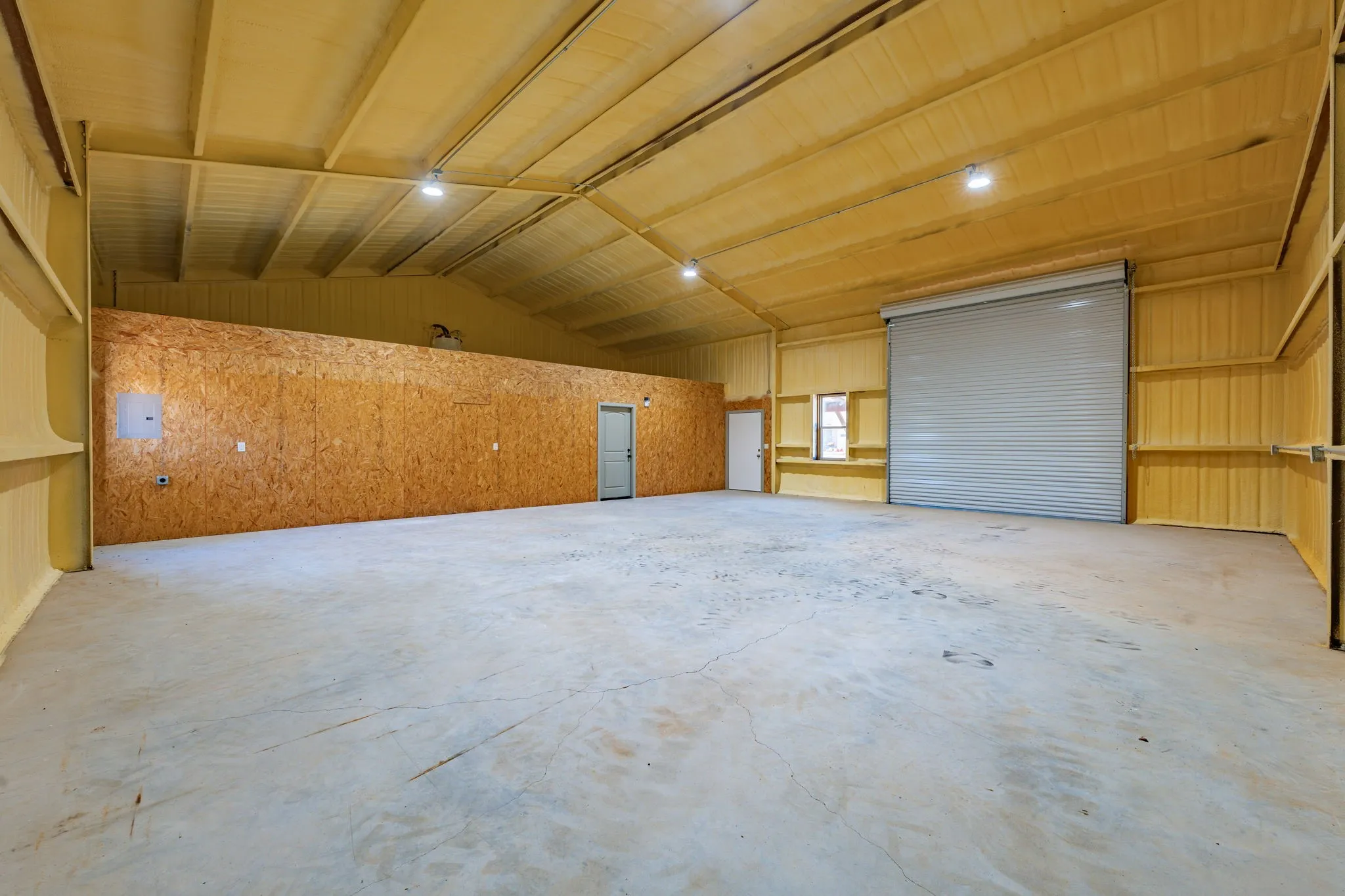 Apartment For Sale in Erath County , 483 Private Road 729, Bluff Dale, Texas 76433, 3 Bedroom, 2 Bathroom, Garage spaces, 1,635 Sqft, built in 1976, Preowned, mls#21157958, Real Estate Agent in Bluff Dale, Homes For Sale in Erath county, Homes For Sale in Bluff Dale, Realtor in Bluff Dale Texas, Real Estate Brokerage Independent Realty Texas, Luminita Cordes Realtor