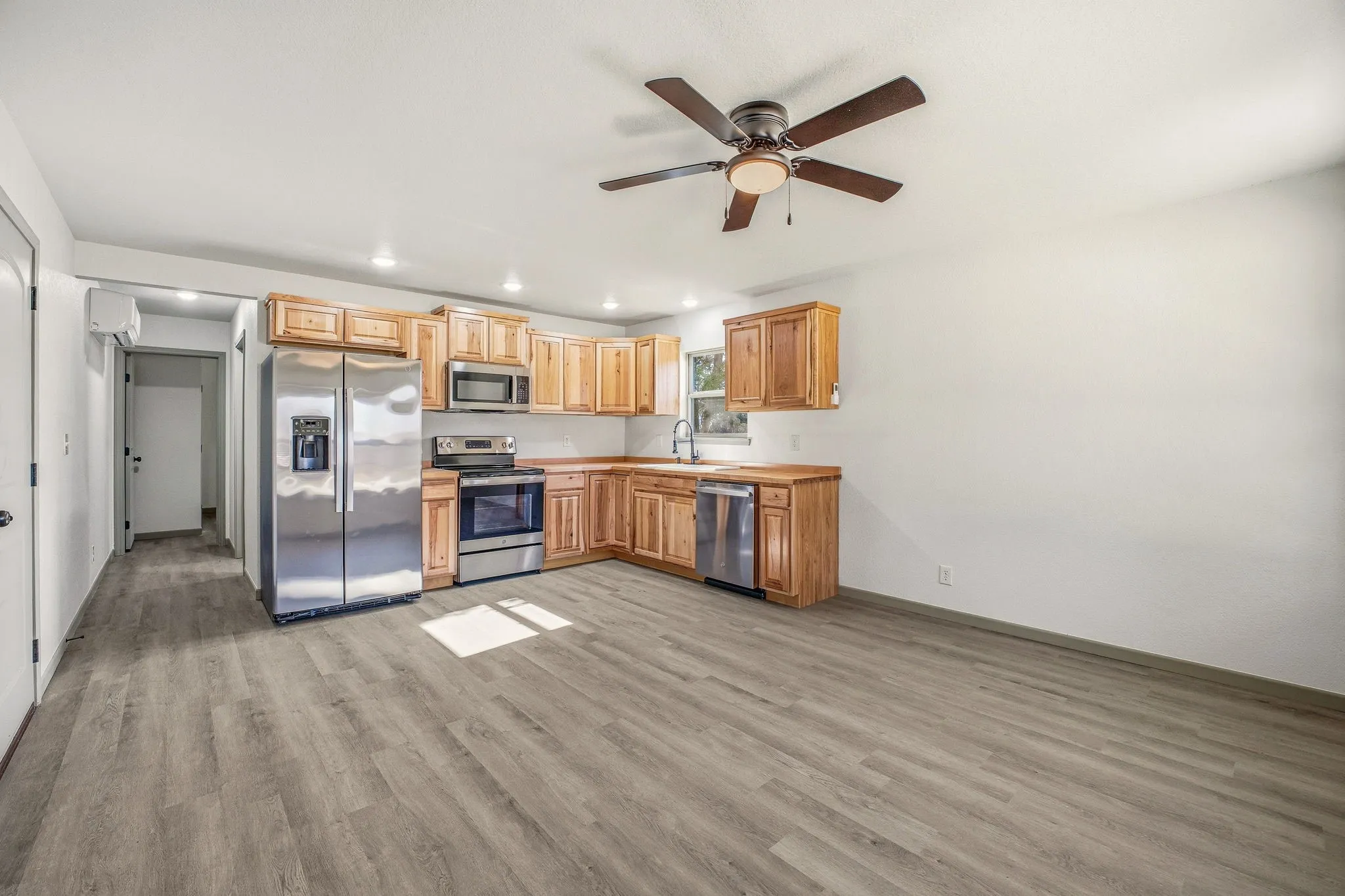 Apartment For Sale in Erath County , 483 Private Road 729, Bluff Dale, Texas 76433, 3 Bedroom, 2 Bathroom, Garage spaces, 1,635 Sqft, built in 1976, Preowned, mls#21157958, Real Estate Agent in Bluff Dale, Homes For Sale in Erath county, Homes For Sale in Bluff Dale, Realtor in Bluff Dale Texas, Real Estate Brokerage Independent Realty Texas, Luminita Cordes Realtor