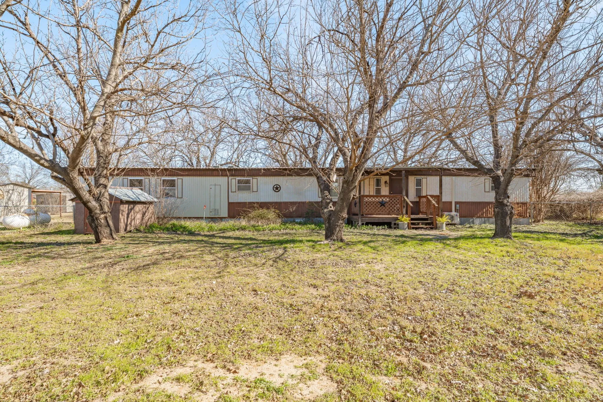 Apartment For Sale in Erath County , 483 Private Road 729, Bluff Dale, Texas 76433, 3 Bedroom, 2 Bathroom, Garage spaces, 1,635 Sqft, built in 1976, Preowned, mls#21157958, Real Estate Agent in Bluff Dale, Homes For Sale in Erath county, Homes For Sale in Bluff Dale, Realtor in Bluff Dale Texas, Real Estate Brokerage Independent Realty Texas, Luminita Cordes Realtor