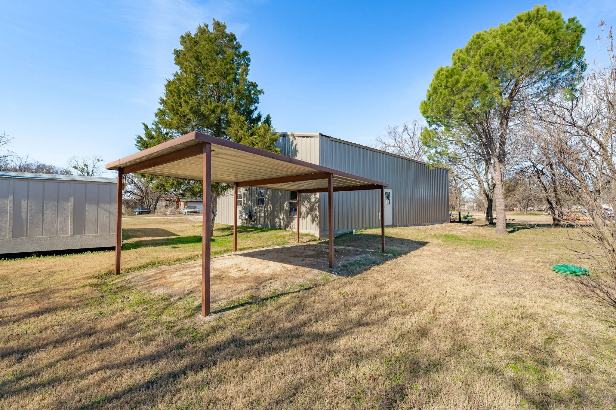 Apartment For Sale in Erath County , 483 Private Road 729, Bluff Dale, Texas 76433, 3 Bedroom, 2 Bathroom, Garage spaces, 1,635 Sqft, built in 1976, Preowned, mls#21157958, Real Estate Agent in Bluff Dale, Homes For Sale in Erath county, Homes For Sale in Bluff Dale, Realtor in Bluff Dale Texas, Real Estate Brokerage Independent Realty Texas, Luminita Cordes Realtor