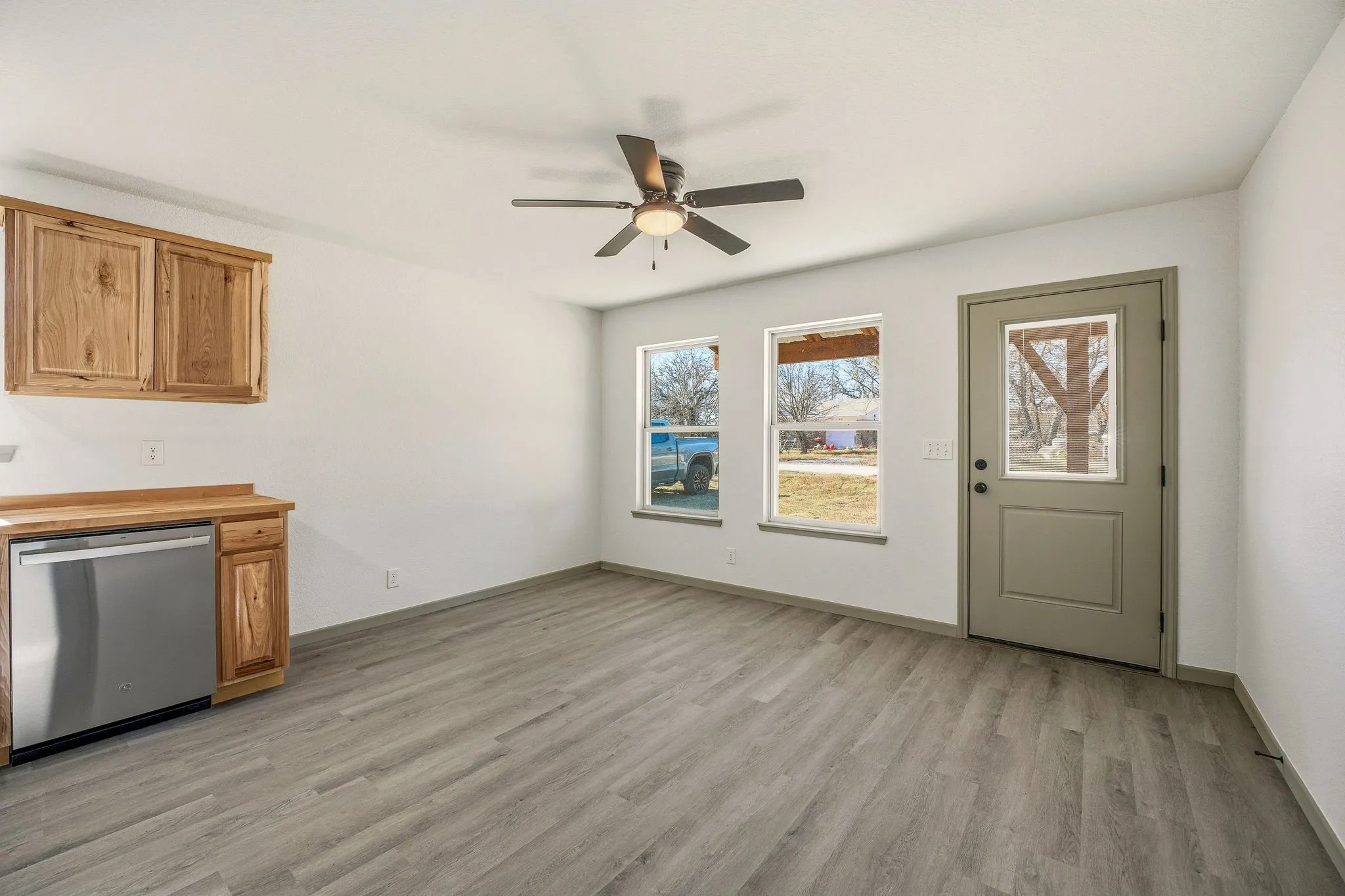 Apartment For Sale in Erath County , 483 Private Road 729, Bluff Dale, Texas 76433, 3 Bedroom, 2 Bathroom, Garage spaces, 1,635 Sqft, built in 1976, Preowned, mls#21157958, Real Estate Agent in Bluff Dale, Homes For Sale in Erath county, Homes For Sale in Bluff Dale, Realtor in Bluff Dale Texas, Real Estate Brokerage Independent Realty Texas, Luminita Cordes Realtor