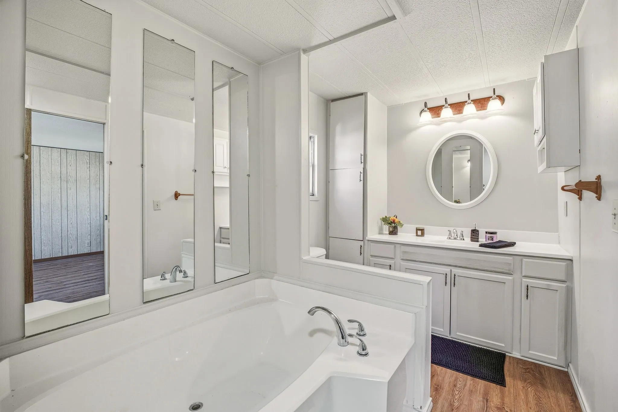 Apartment For Sale in Erath County , 483 Private Road 729, Bluff Dale, Texas 76433, 3 Bedroom, 2 Bathroom, Garage spaces, 1,635 Sqft, built in 1976, Preowned, mls#21157958, Real Estate Agent in Bluff Dale, Homes For Sale in Erath county, Homes For Sale in Bluff Dale, Realtor in Bluff Dale Texas, Real Estate Brokerage Independent Realty Texas, Luminita Cordes Realtor