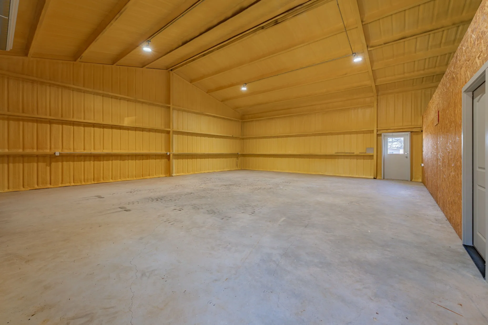 Apartment For Sale in Erath County , 483 Private Road 729, Bluff Dale, Texas 76433, 3 Bedroom, 2 Bathroom, Garage spaces, 1,635 Sqft, built in 1976, Preowned, mls#21157958, Real Estate Agent in Bluff Dale, Homes For Sale in Erath county, Homes For Sale in Bluff Dale, Realtor in Bluff Dale Texas, Real Estate Brokerage Independent Realty Texas, Luminita Cordes Realtor