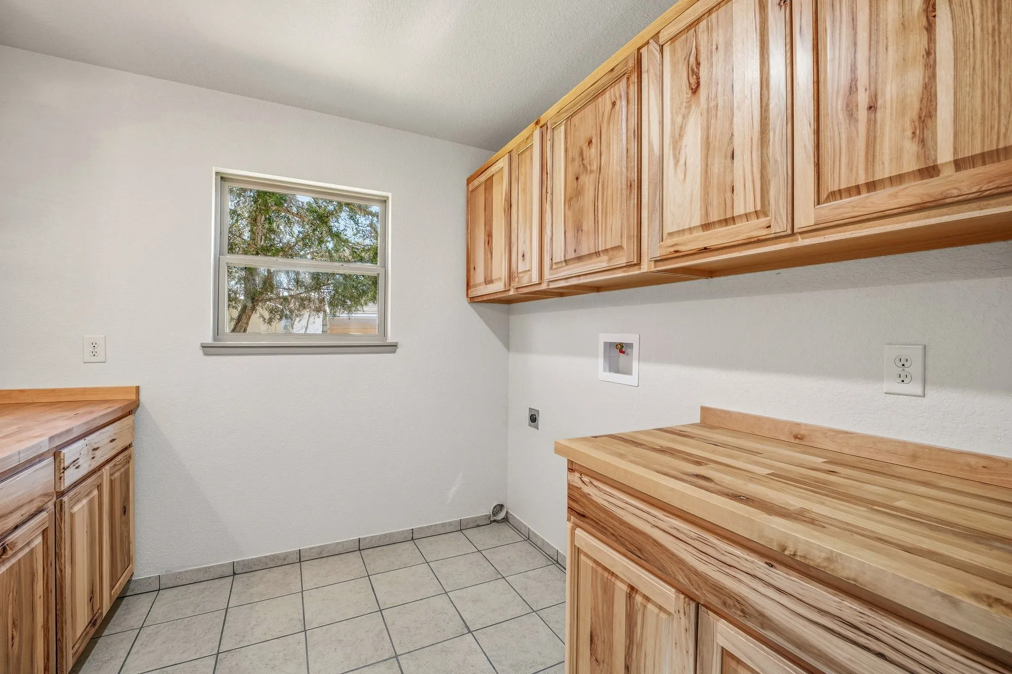 Apartment For Sale in Erath County , 483 Private Road 729, Bluff Dale, Texas 76433, 3 Bedroom, 2 Bathroom, Garage spaces, 1,635 Sqft, built in 1976, Preowned, mls#21157958, Real Estate Agent in Bluff Dale, Homes For Sale in Erath county, Homes For Sale in Bluff Dale, Realtor in Bluff Dale Texas, Real Estate Brokerage Independent Realty Texas, Luminita Cordes Realtor