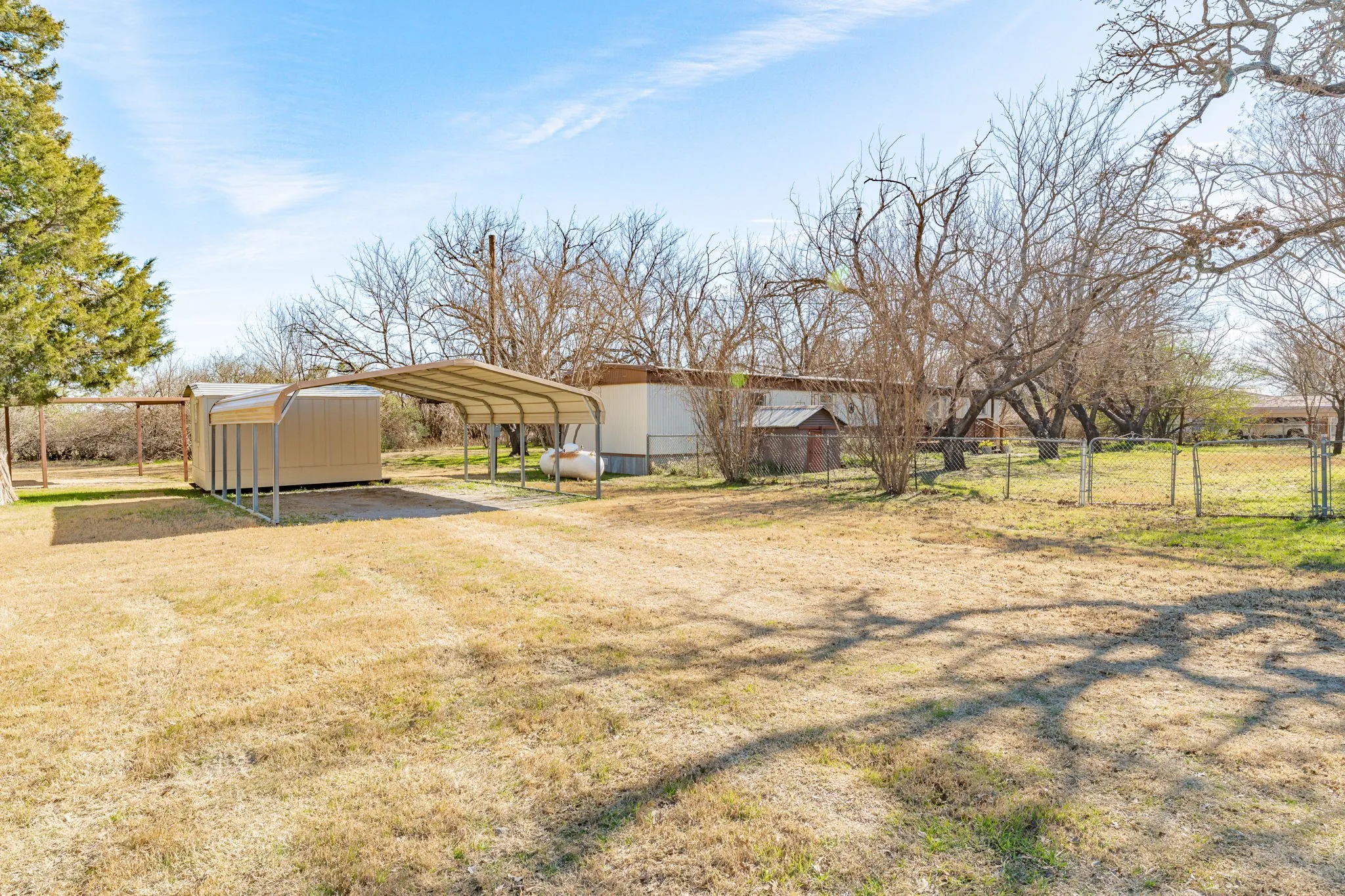 Apartment For Sale in Erath County , 483 Private Road 729, Bluff Dale, Texas 76433, 3 Bedroom, 2 Bathroom, Garage spaces, 1,635 Sqft, built in 1976, Preowned, mls#21157958, Real Estate Agent in Bluff Dale, Homes For Sale in Erath county, Homes For Sale in Bluff Dale, Realtor in Bluff Dale Texas, Real Estate Brokerage Independent Realty Texas, Luminita Cordes Realtor