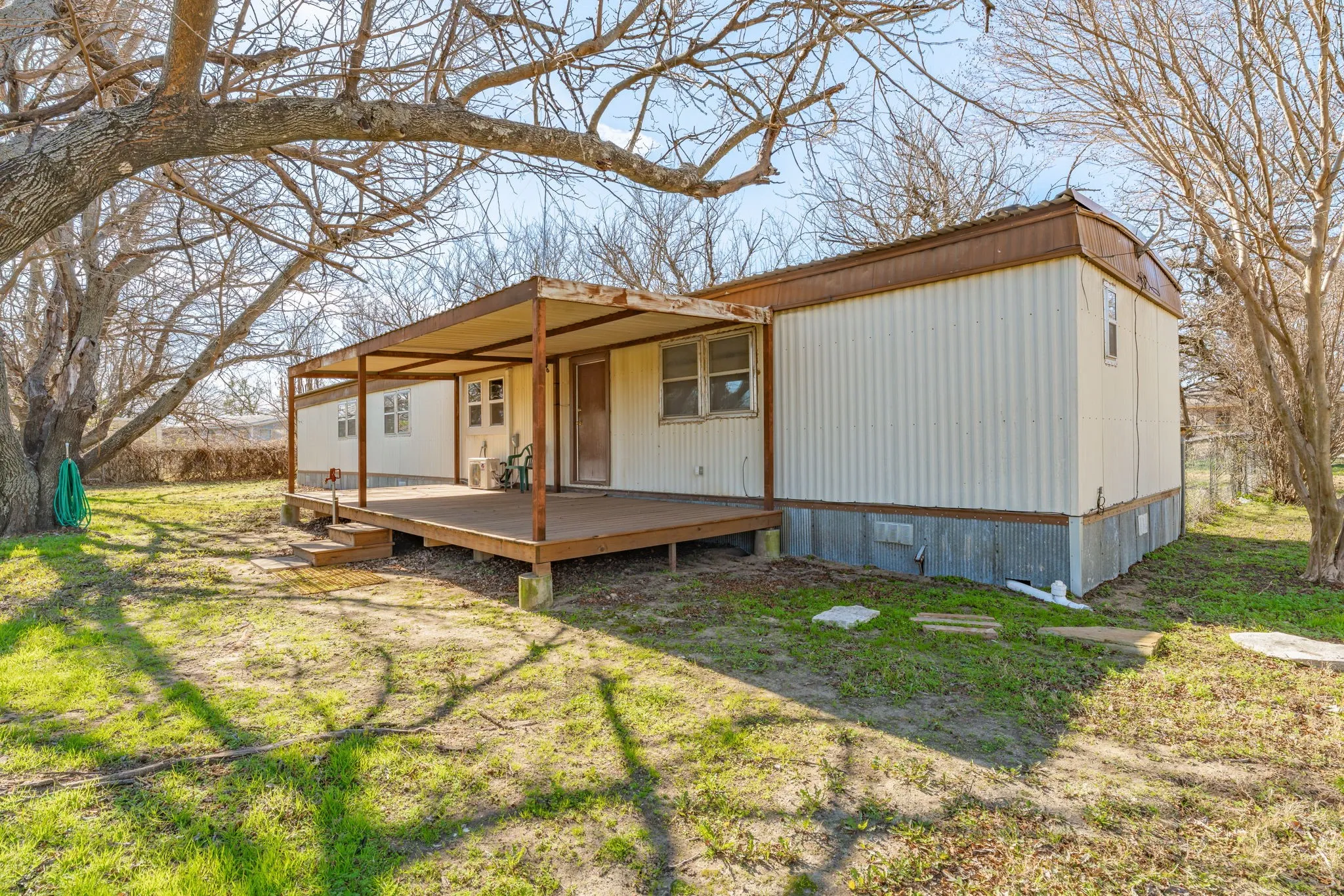 Apartment For Sale in Erath County , 483 Private Road 729, Bluff Dale, Texas 76433, 3 Bedroom, 2 Bathroom, Garage spaces, 1,635 Sqft, built in 1976, Preowned, mls#21157958, Real Estate Agent in Bluff Dale, Homes For Sale in Erath county, Homes For Sale in Bluff Dale, Realtor in Bluff Dale Texas, Real Estate Brokerage Independent Realty Texas, Luminita Cordes Realtor