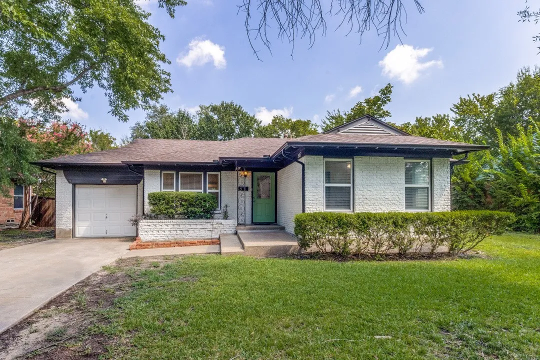 Single Family Residence For Sale in Dallas County , 2417 San Paula Avenue, Dallas, Texas 75228, 4 Bedroom, 3 Bathroom, 1 Garage spaces, 1,794 Sqft, built in 1953, Preowned, mls#21158038, Real Estate Agent in Dallas, Homes For Sale in Dallas county, Homes For Sale in Dallas, Realtor in Dallas Texas, Real Estate Brokerage Independent Realty Texas, Luminita Cordes Realtor