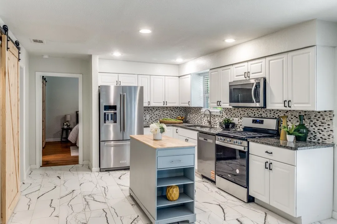 Single Family Residence For Sale in Dallas County , 2417 San Paula Avenue, Dallas, Texas 75228, 4 Bedroom, 3 Bathroom, 1 Garage spaces, 1,794 Sqft, built in 1953, Preowned, mls#21158038, Real Estate Agent in Dallas, Homes For Sale in Dallas county, Homes For Sale in Dallas, Realtor in Dallas Texas, Real Estate Brokerage Independent Realty Texas, Luminita Cordes Realtor